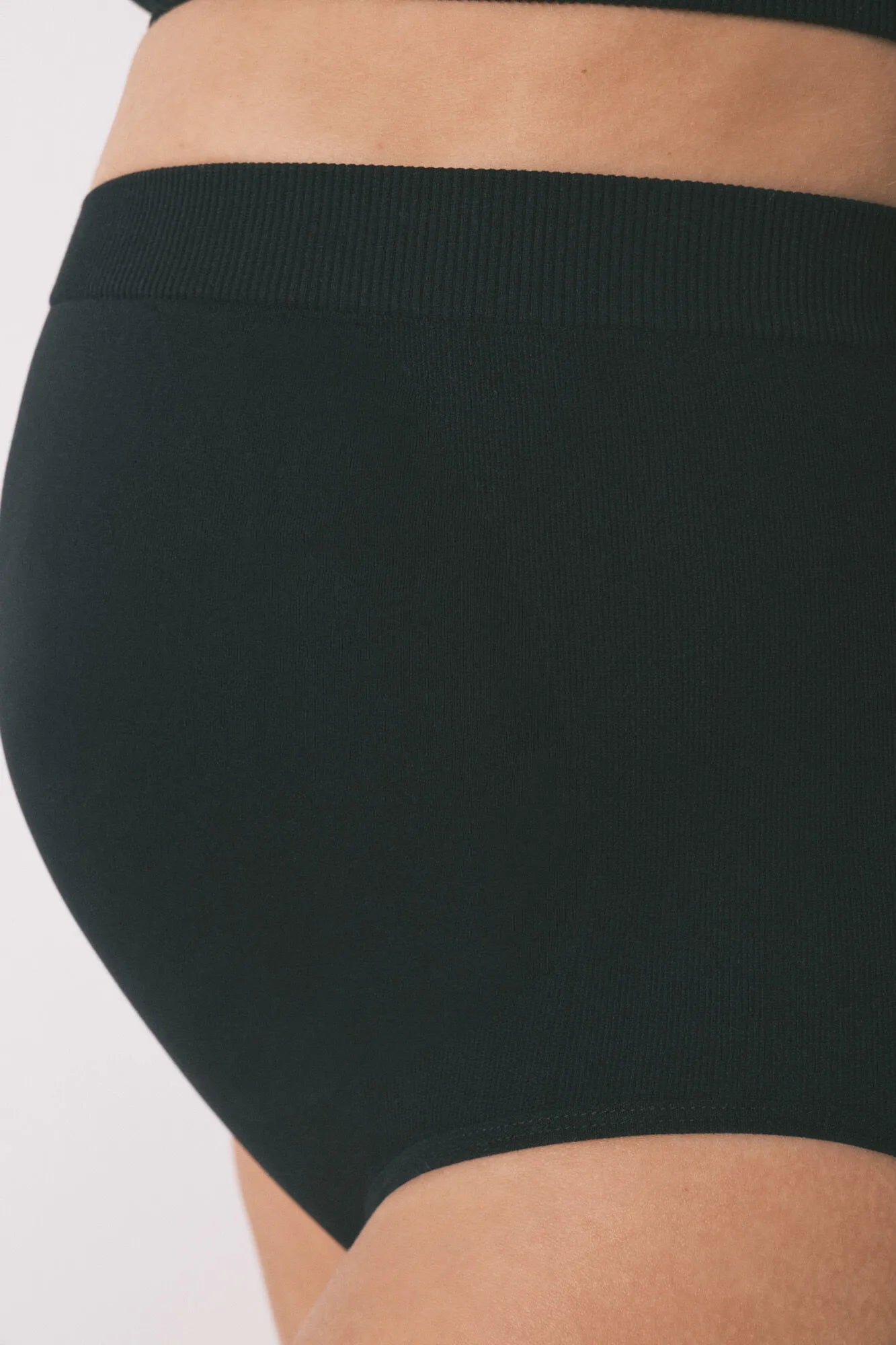 Women Secret_Black_Black High-Waisted Maternity Panty_4933608_01_04