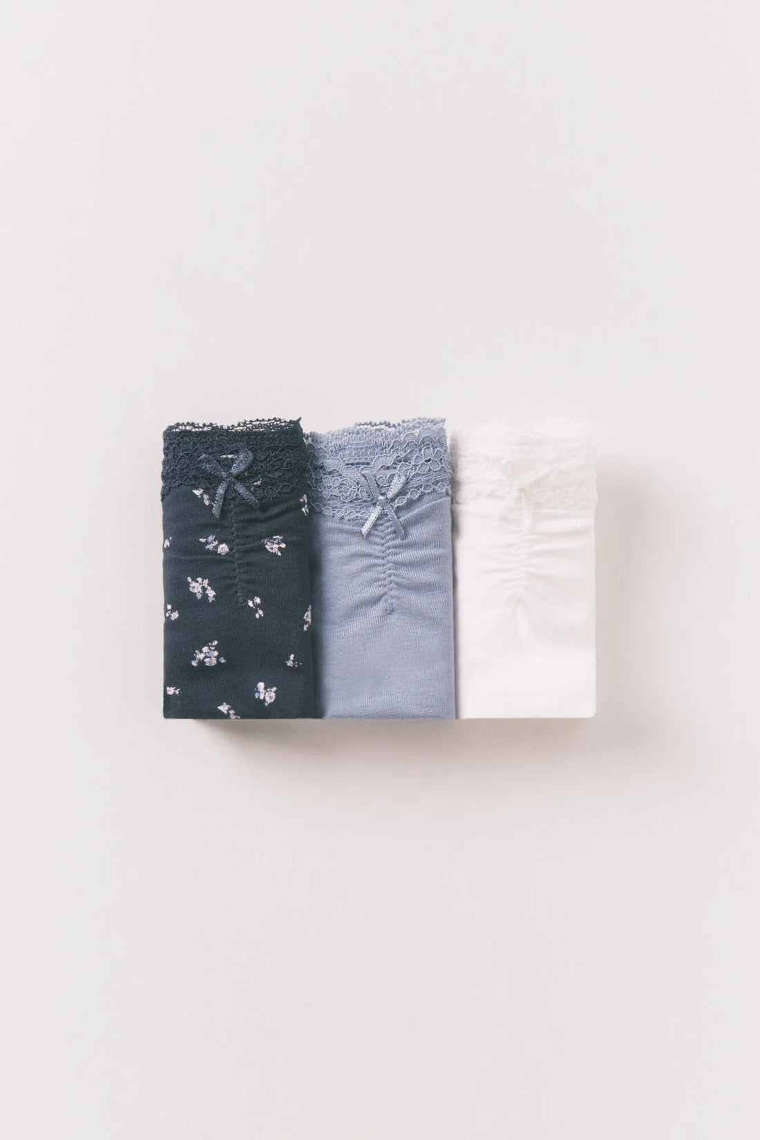 Women Secret_Multicoloured_3-Pack Classic Cotton Lace Bow Panties_4933613_98_03