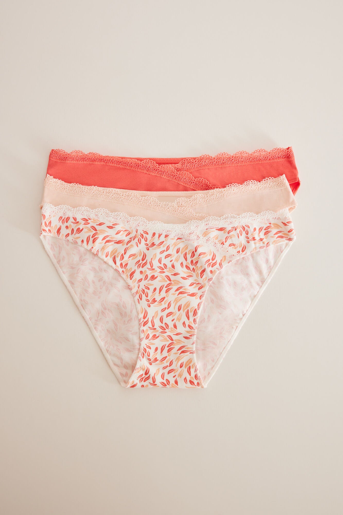 Red Pack Hipster Briefs_4937486_61_04