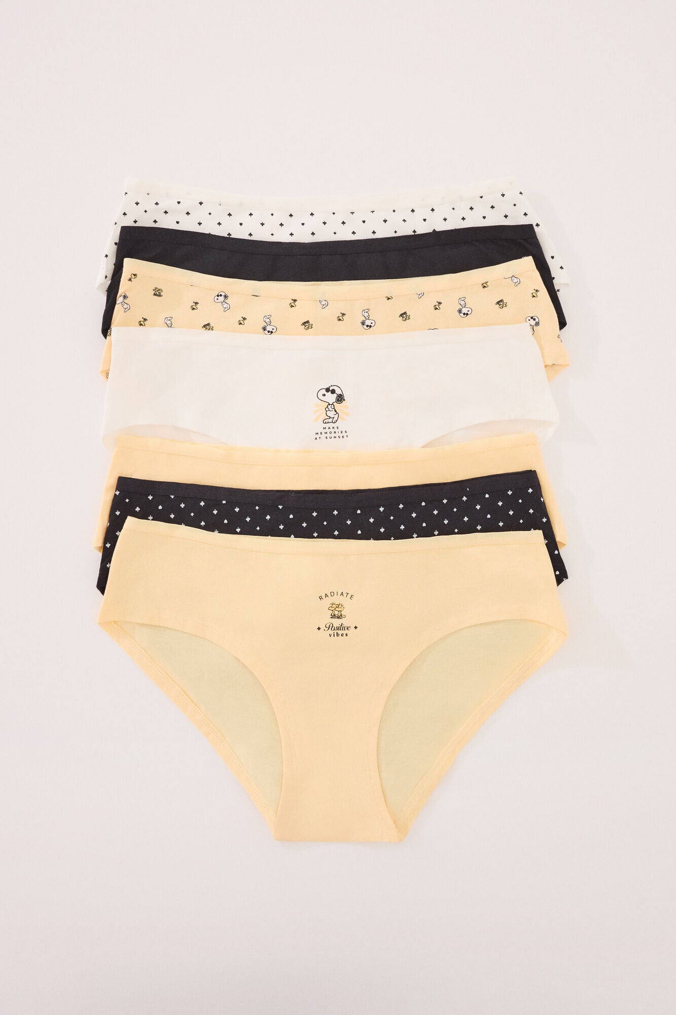 Women Secret_Pack of 7 Wide Cotton Panties with Snoopy Print_4939013_98_01