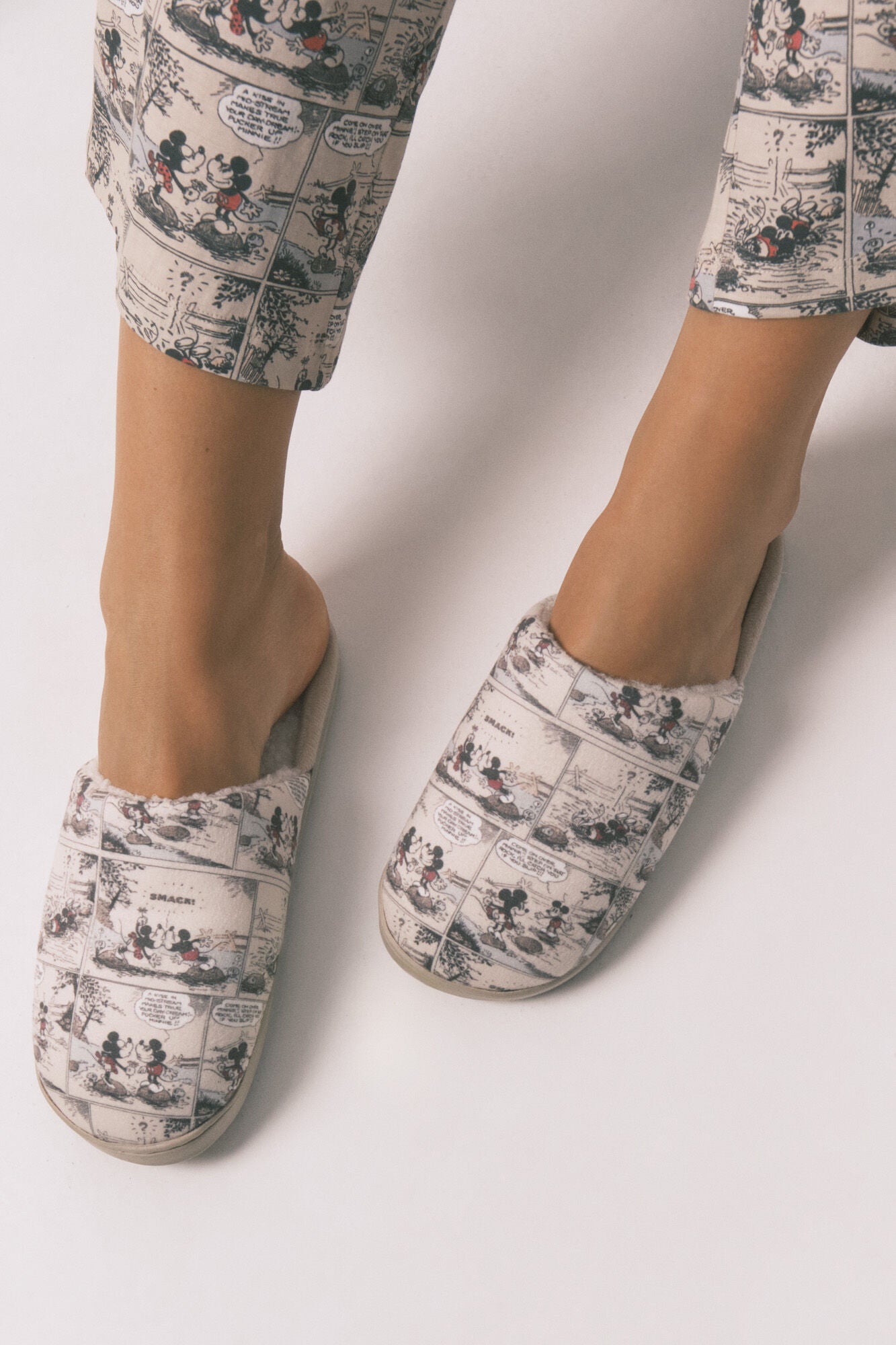 Women Secret_Multicoloured_Mickey Mouse White Slippers_4992526_98_02