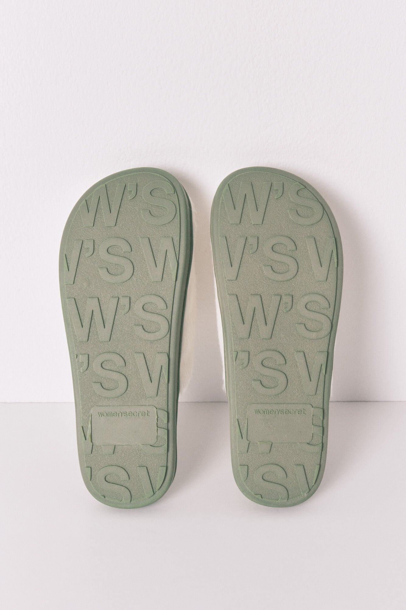 Women Secret_Ivory_Mafalda Ivory Closed Slippers_4992527_96_02