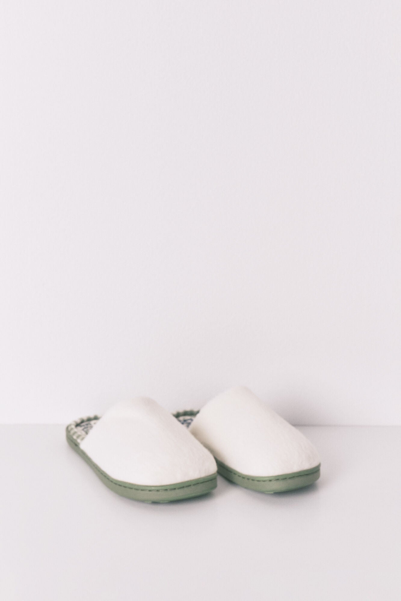 Women Secret_Ivory_Mafalda Ivory Closed Slippers_4992527_96_03