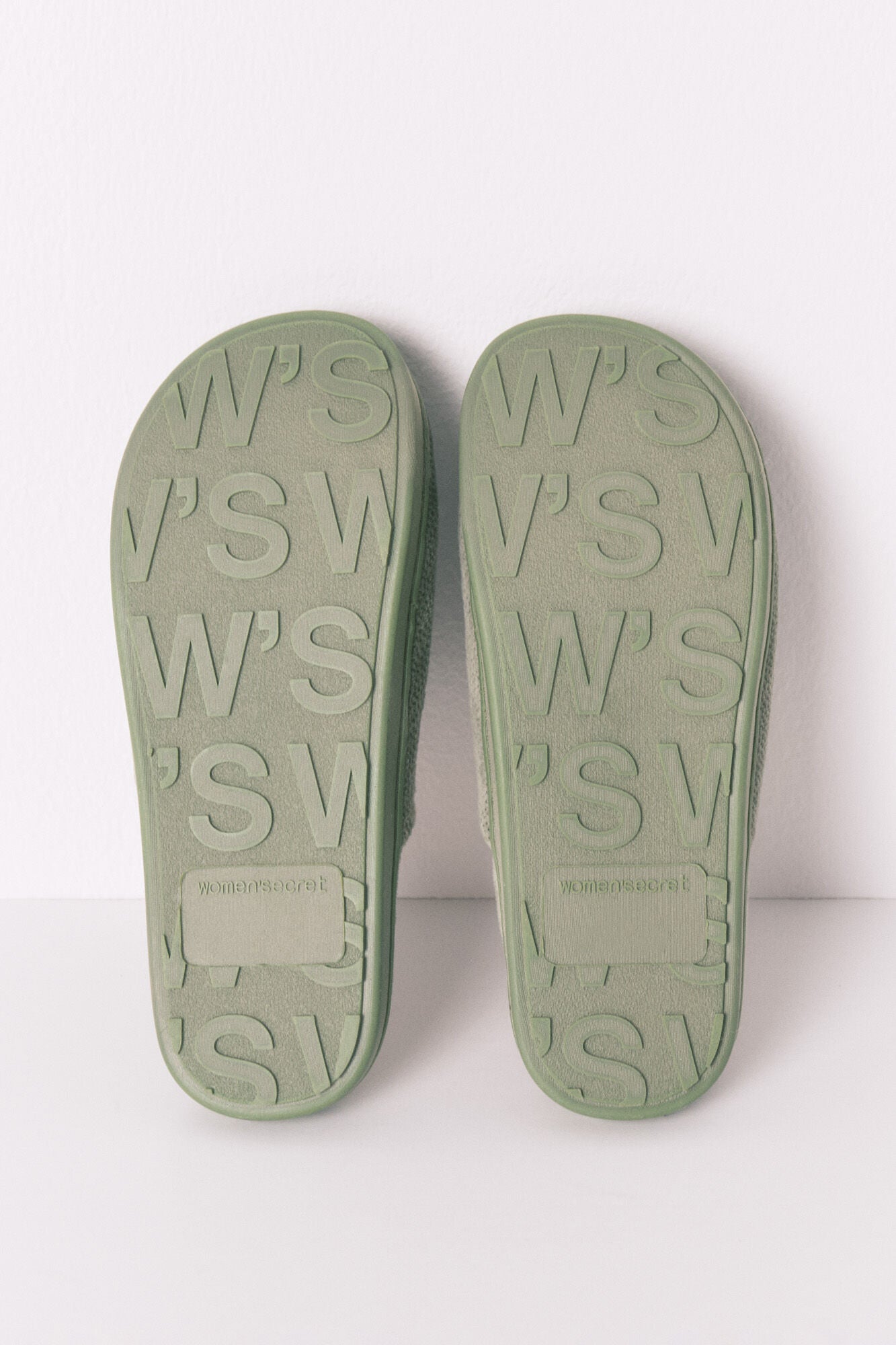 Women Secret_Dark Khaki_Snoopy Dark Khaki Slippers_4992528_91_02