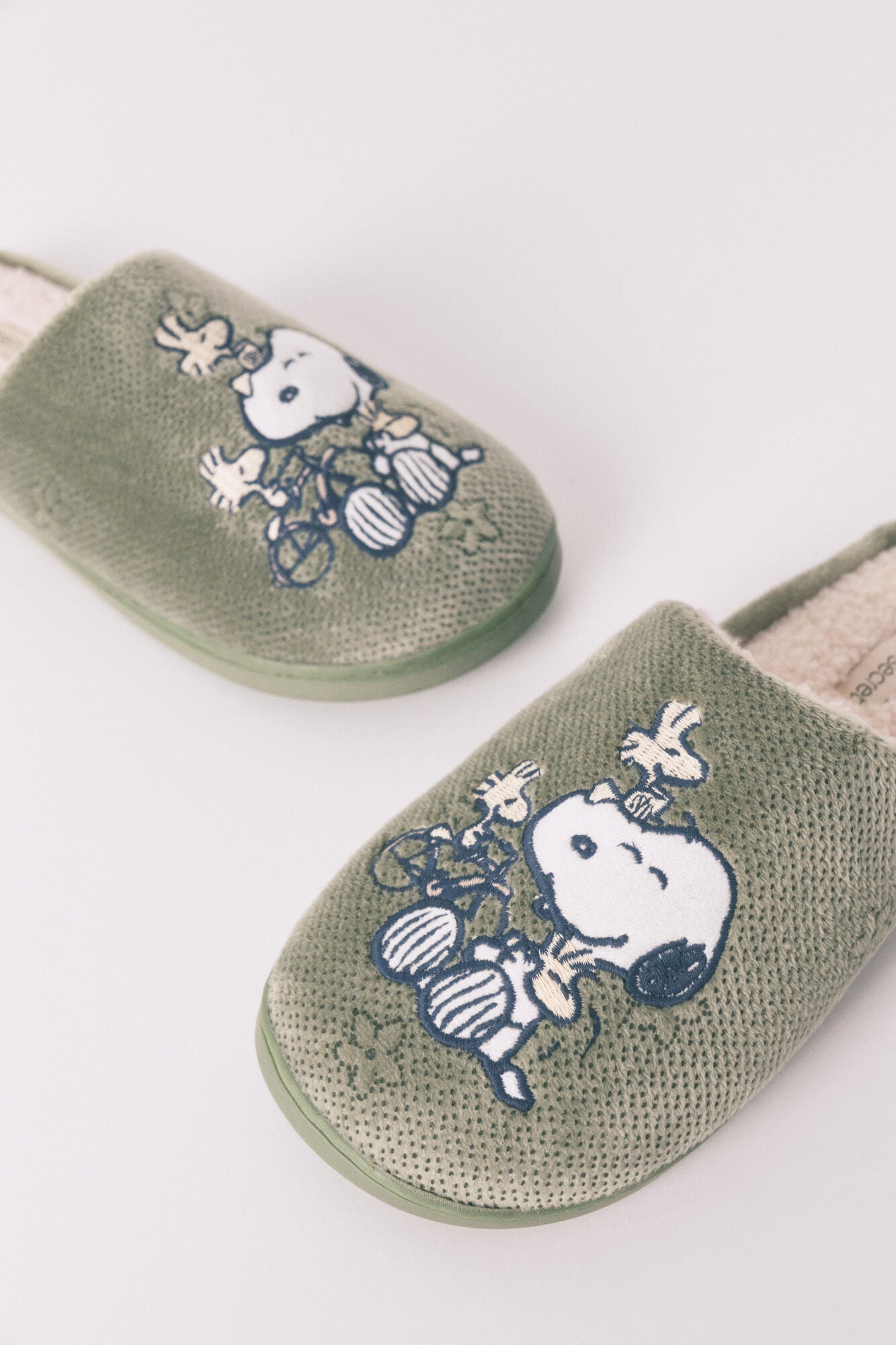Women Secret_Dark Khaki_Snoopy Dark Khaki Slippers_4992528_91_05