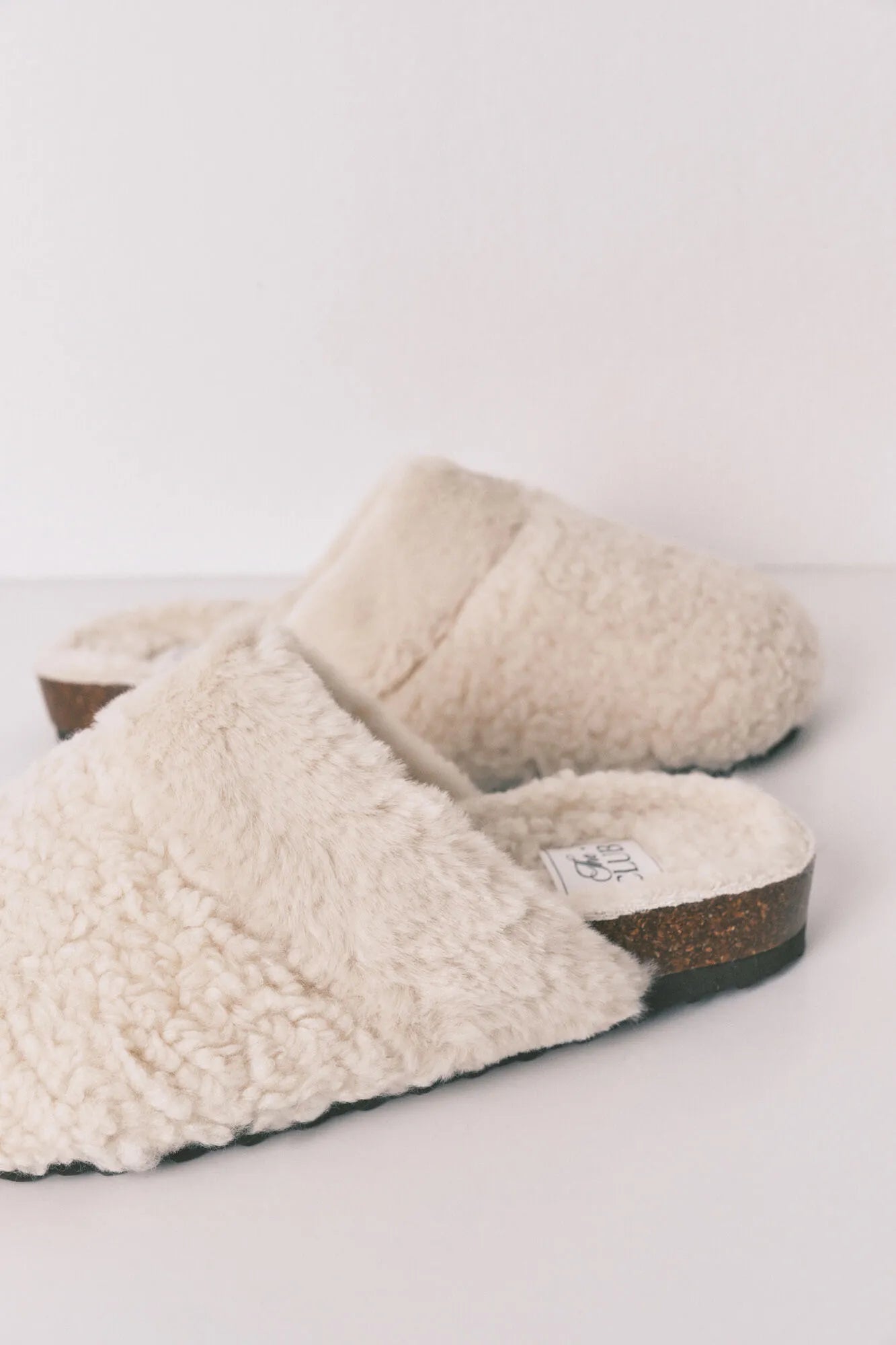 Women Secret_Beige_Beige Sheepskin Faux Shearling Slippers_4992534_96_03