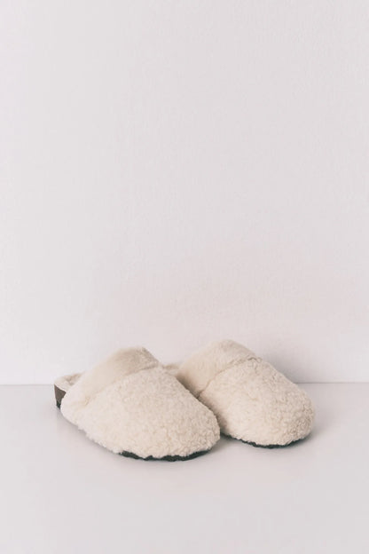 Women Secret_Beige_Beige Sheepskin Faux Shearling Slippers_4992534_96_04