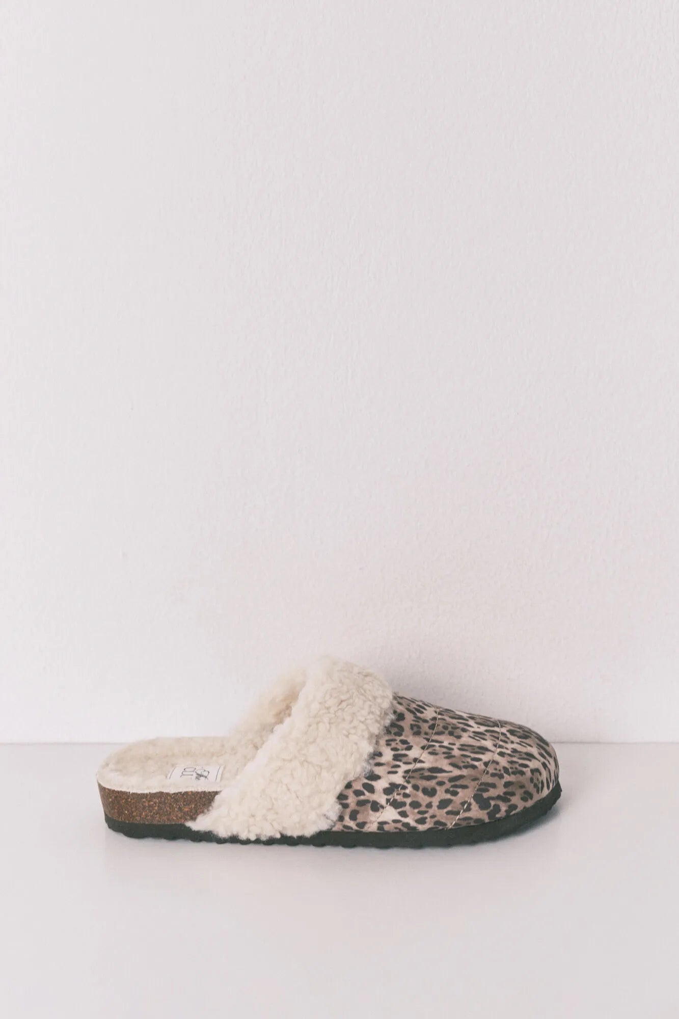 Women Secret_Nude_Animal Print Sheepskin Faux Shearling-Style Slippers_4992535_39_03