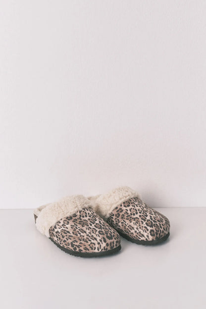 Women Secret_Nude_Animal Print Sheepskin Faux Shearling-Style Slippers_4992535_39_04