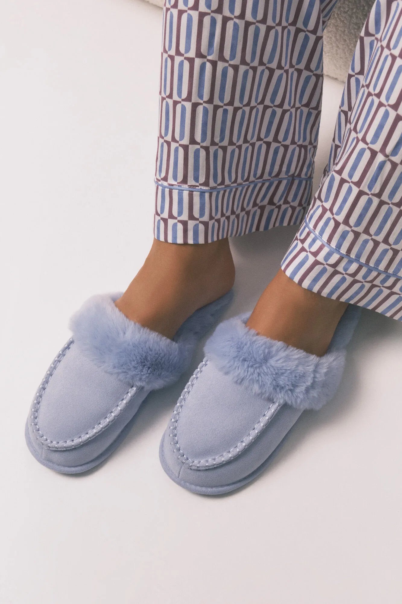 Women Secret_Pink_Lilac Synthetic Fur Slippers_4992536_75_01