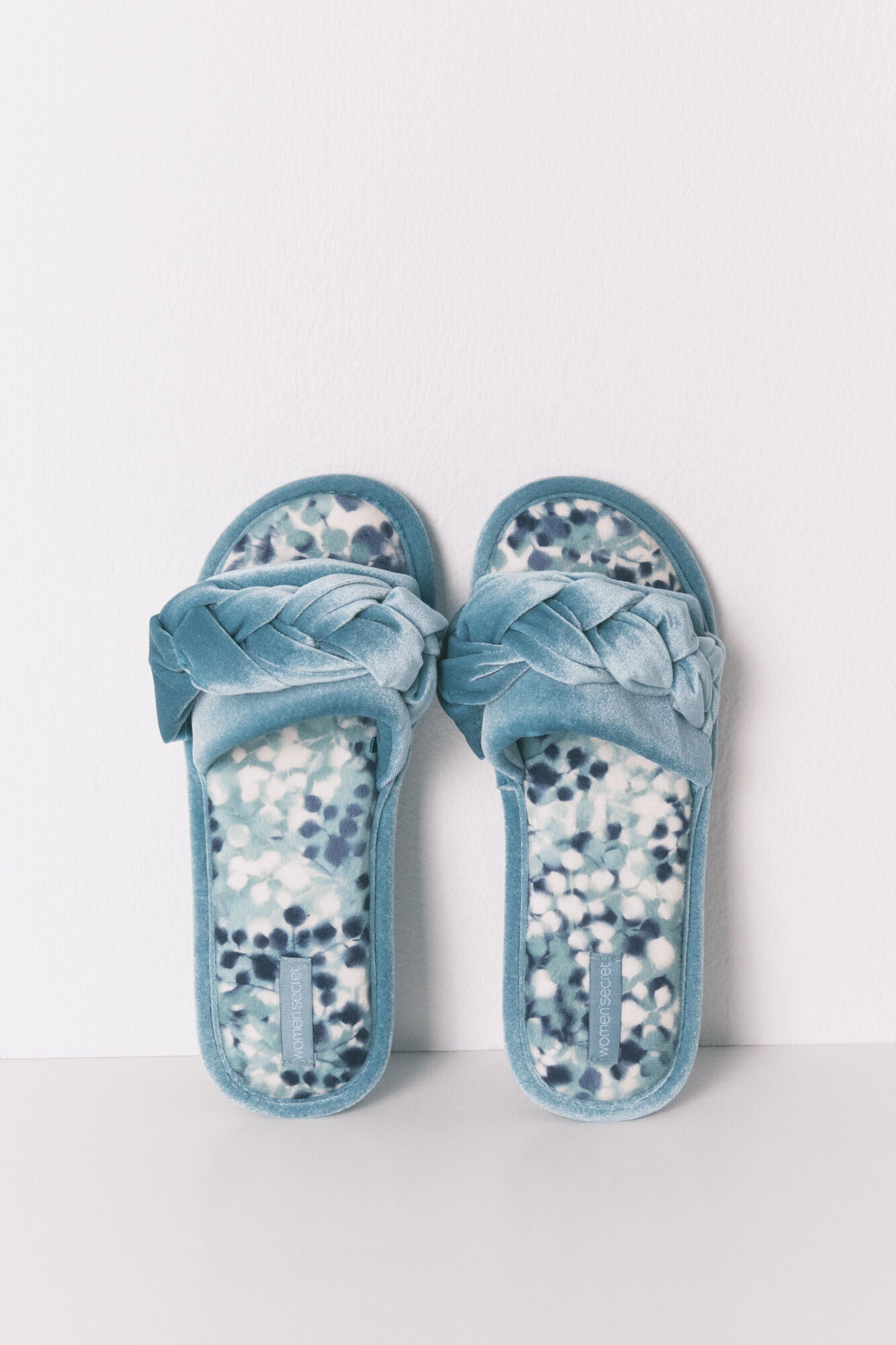 Women Secret_Green_Green Velvet Open House Slippers_4992540_23_01