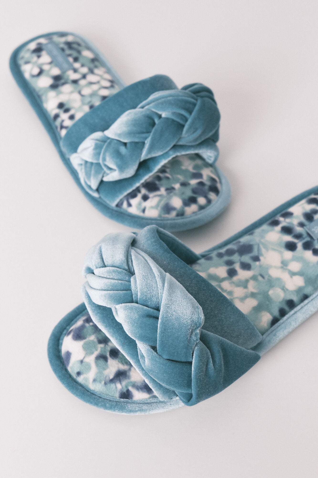 Women Secret_Green_Green Velvet Open House Slippers_4992540_23_02