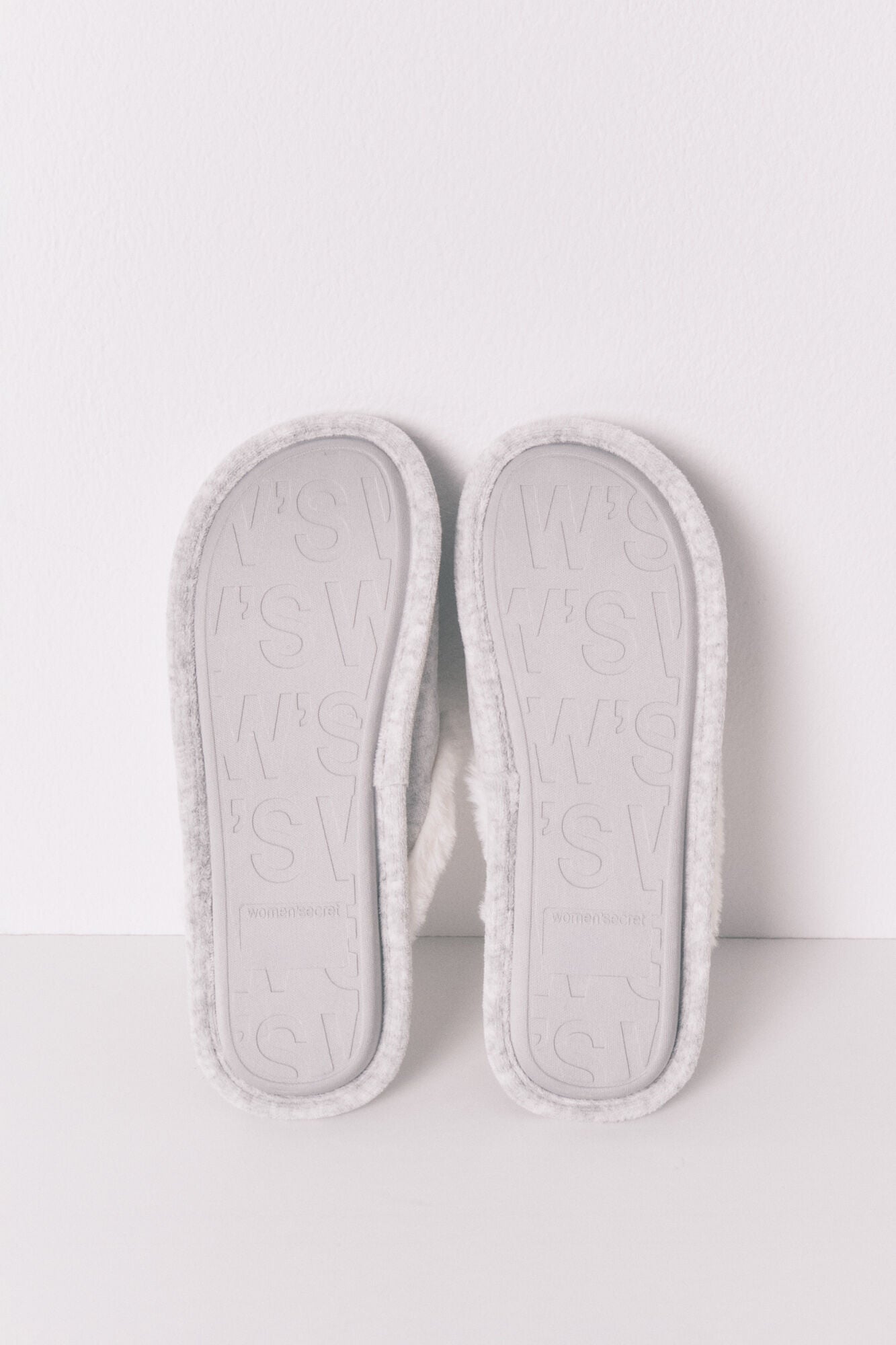 Women Secret_Dark Grey_Dark Grey Snoopy Slippers_4992541_41_02