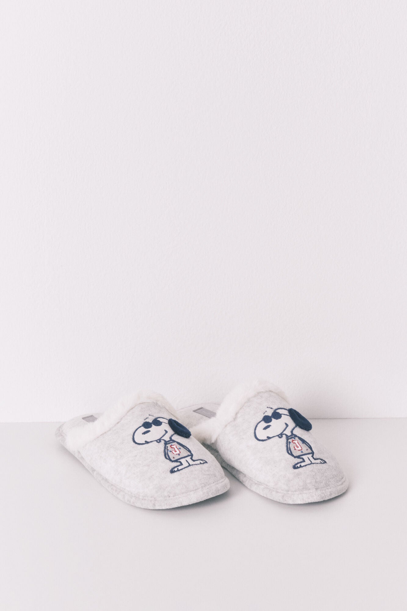 Women Secret_Dark Grey_Dark Grey Snoopy Slippers_4992541_41_03
