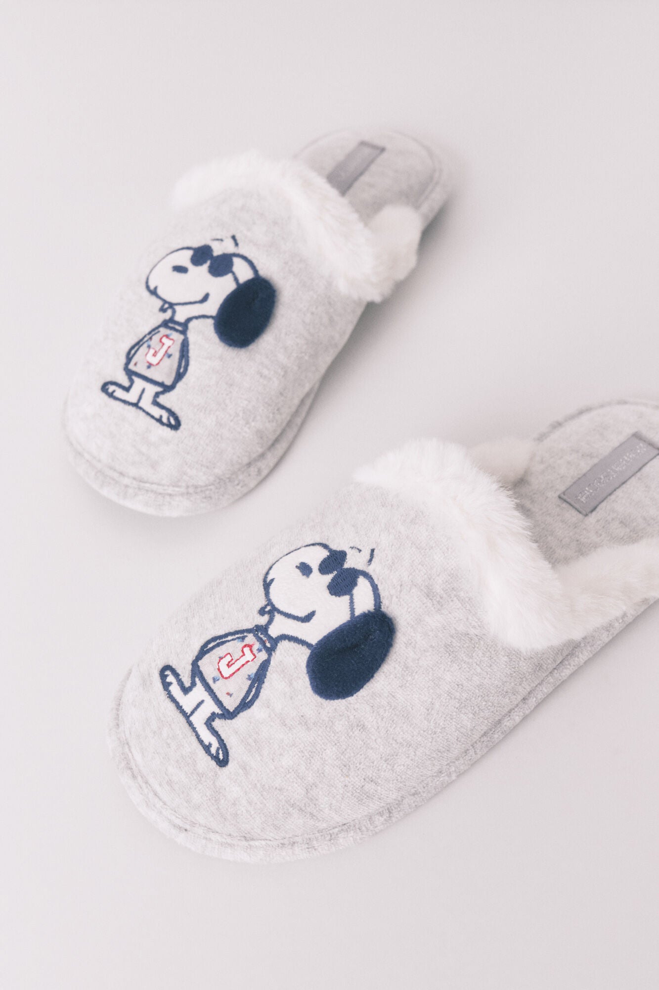 Women Secret_Dark Grey_Dark Grey Snoopy Slippers_4992541_41_05