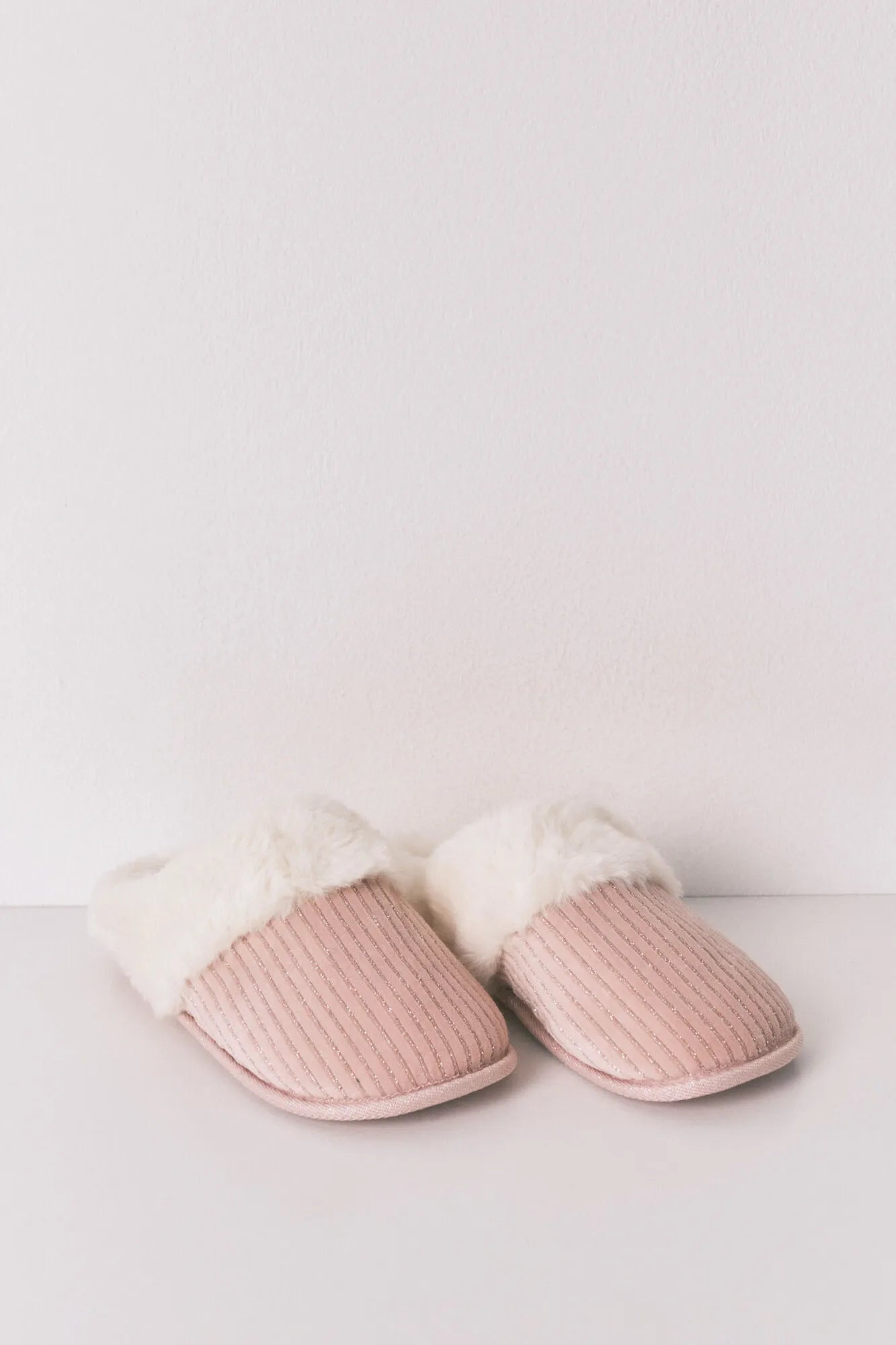 Women Secret_Pink_Pink Lurex Fur Ribbed Slippers_4992573_71_01