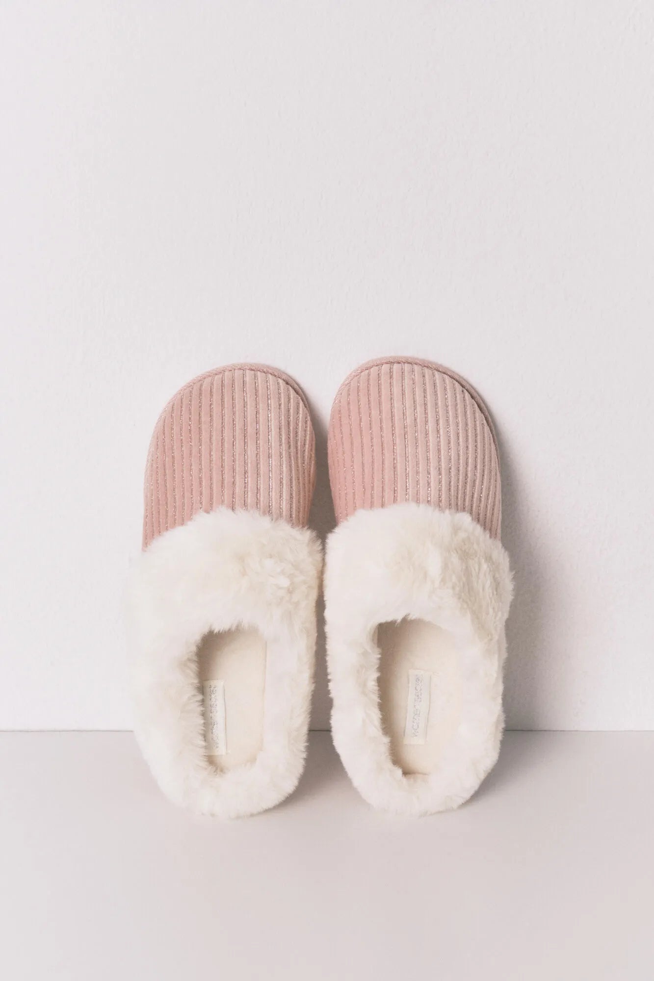 Women Secret_Pink_Pink Lurex Fur Ribbed Slippers_4992573_71_02