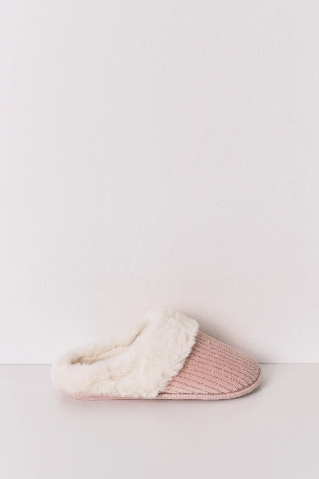 Women Secret_Pink_Pink Lurex Fur Ribbed Slippers_4992573_71_05