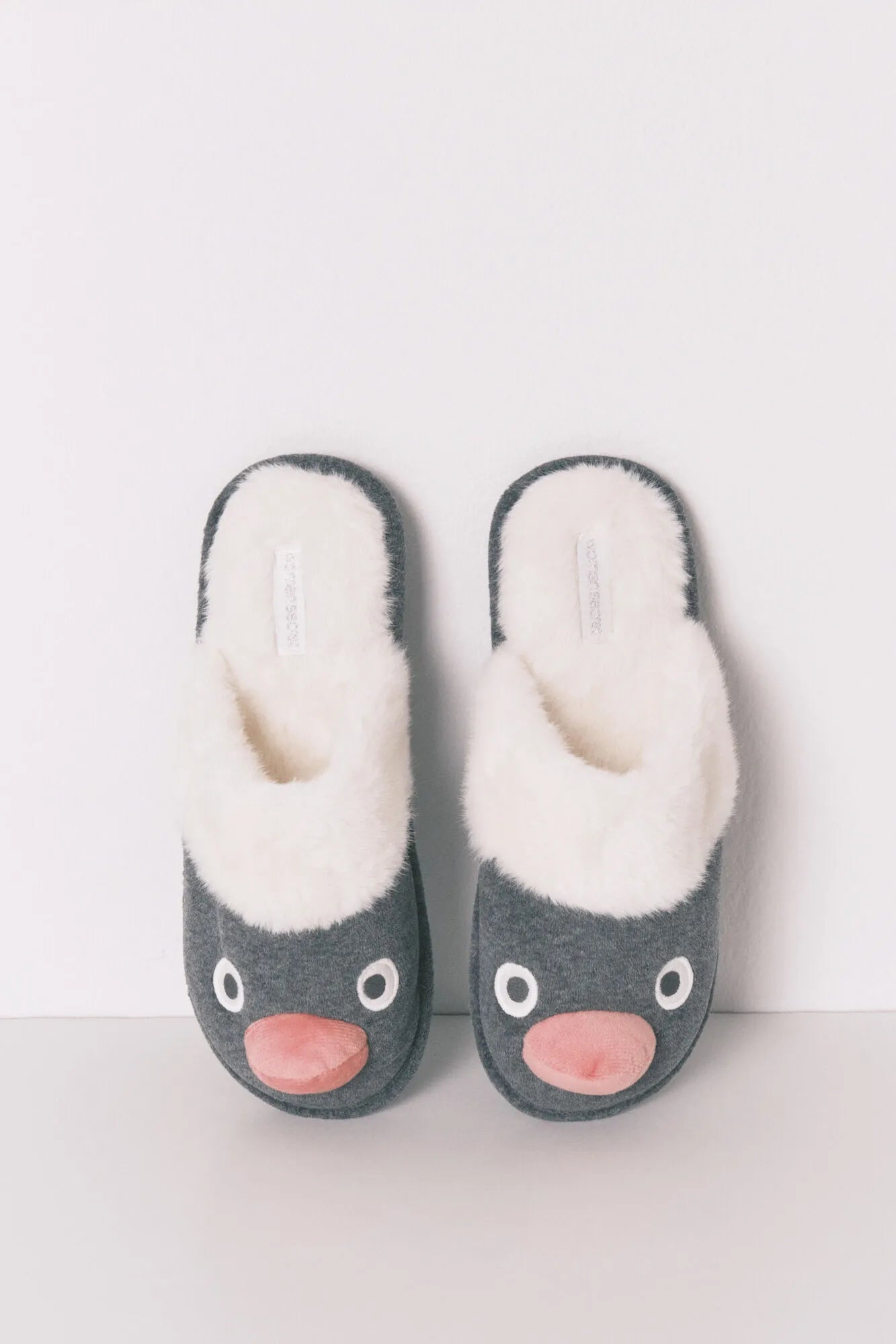 Women Secret_Medium Grey_Pingu 3D Grey Slippers_4992579_46_01