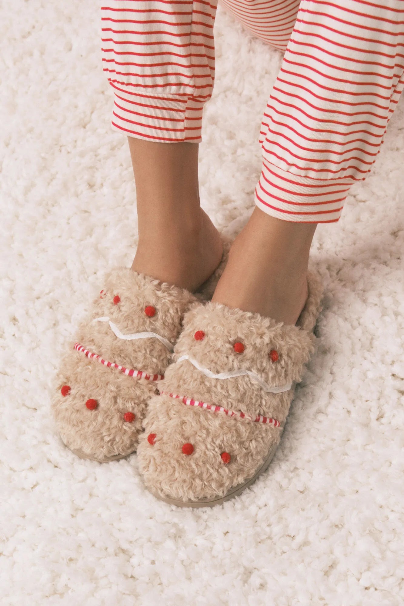 Women Secret_Sand_Beige Snoopy Faux Shearling Slippers_4992584_38_01