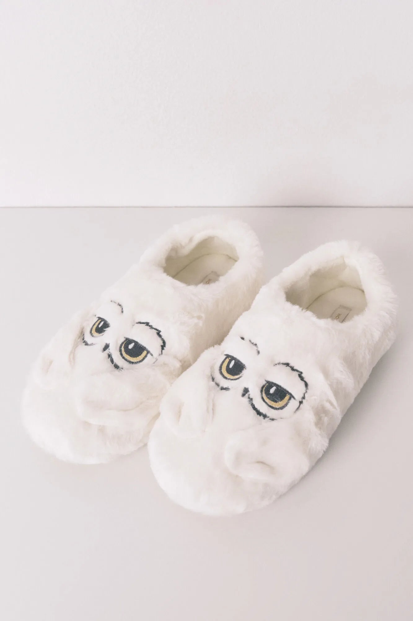 Women Secret_Ivory_White "Hedwig" 3D Slippers_4992585_96_01