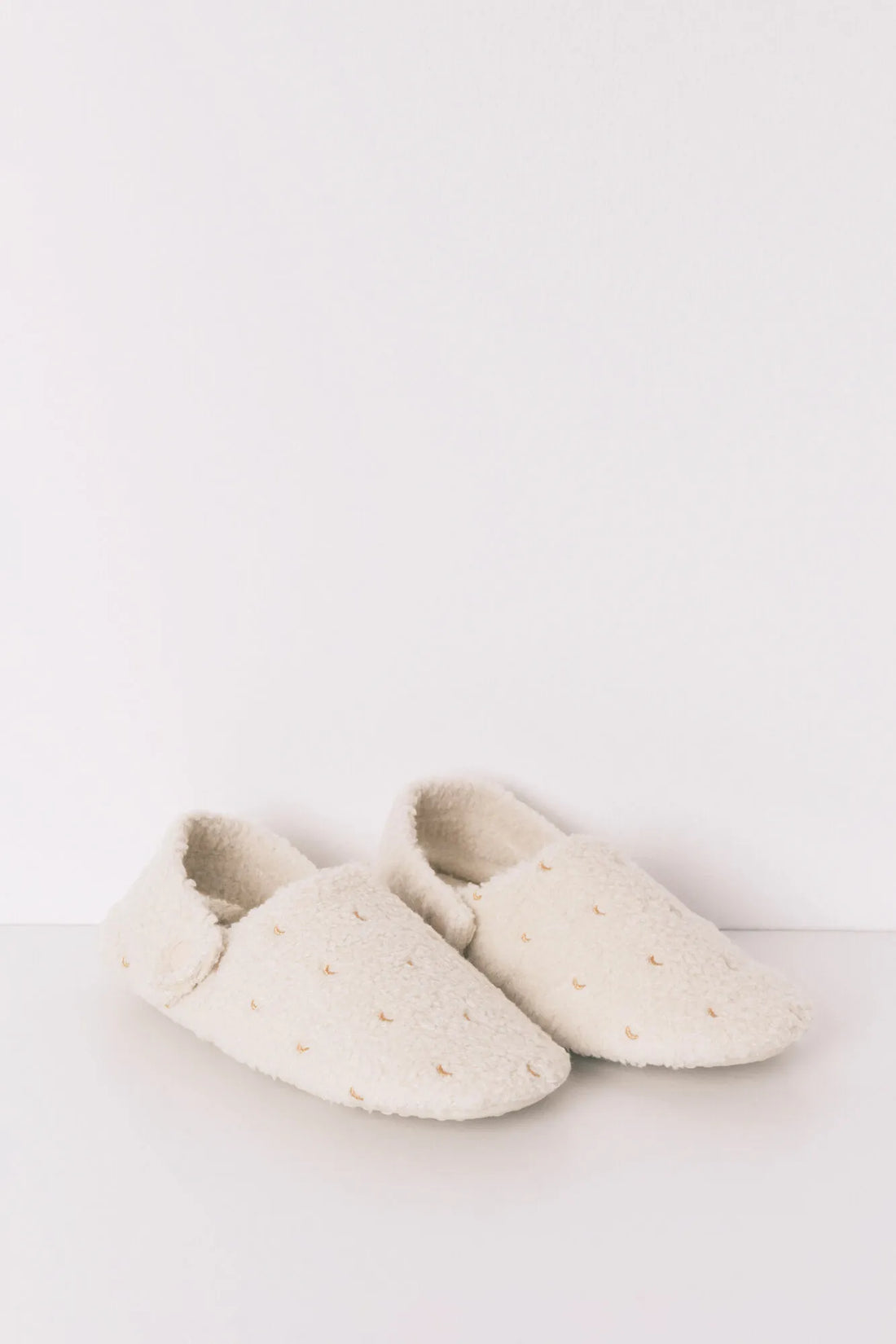 Women Secret_Ivory_White Glitter Faux Shearling Slippers_4992586_96_02