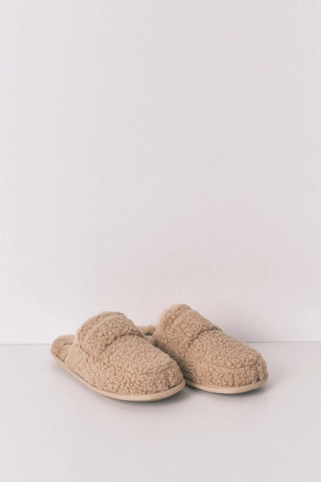 Women Secret_Light Brown_Snoopy Fleece Lined Moccasin Slippers_4992588_32_01