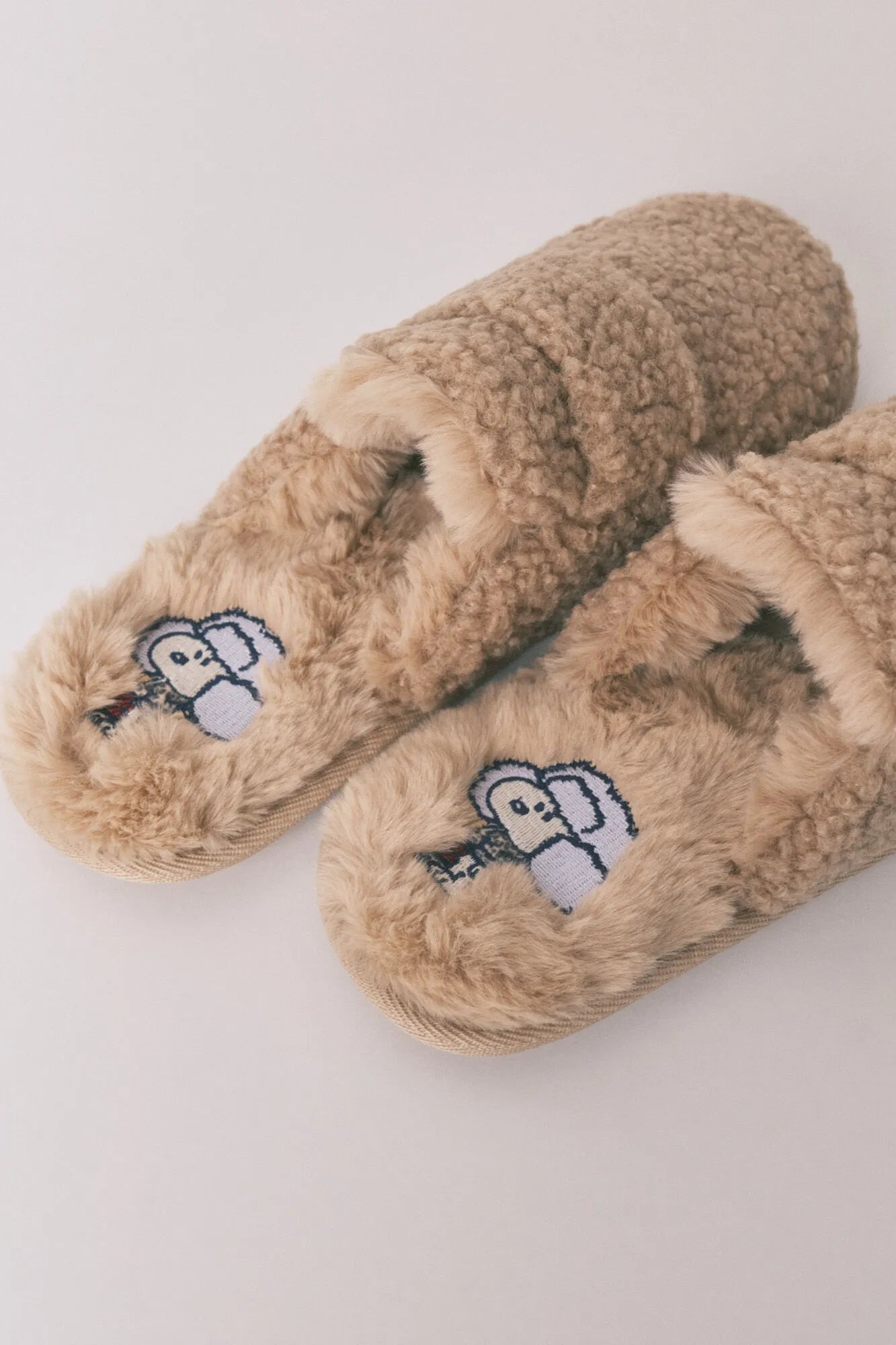 Women Secret_Light Brown_Snoopy Fleece Lined Moccasin Slippers_4992588_32_03