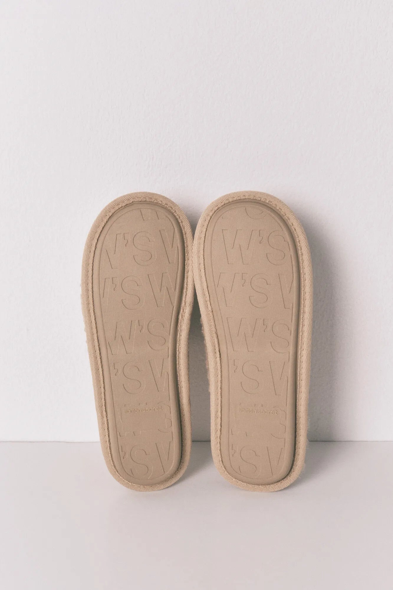 Women Secret_Light Brown_Snoopy Fleece Lined Moccasin Slippers_4992588_32_06