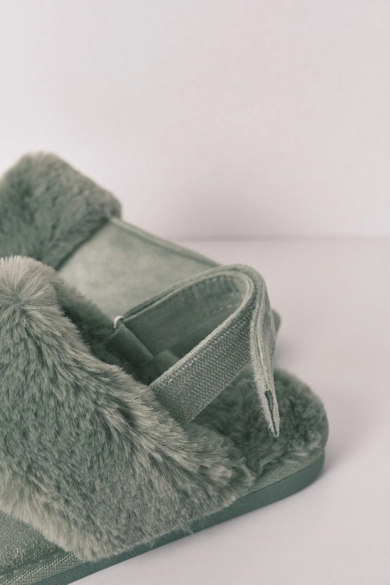 Women Secret_Green_Green Fur Clog Slippers_4992590_21_03