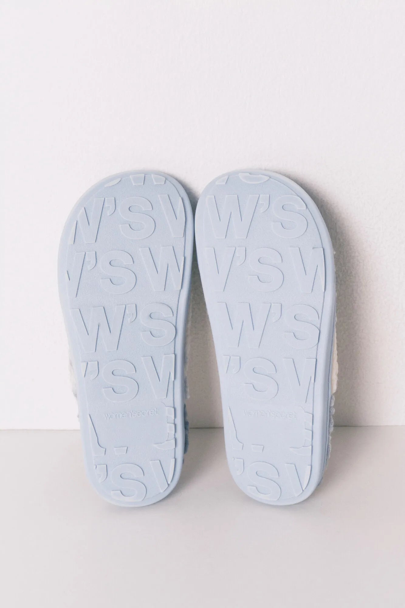 Women Secret_Blue Print_Smileyworld¨ Faux Shearling Slippers_4992592_19_03