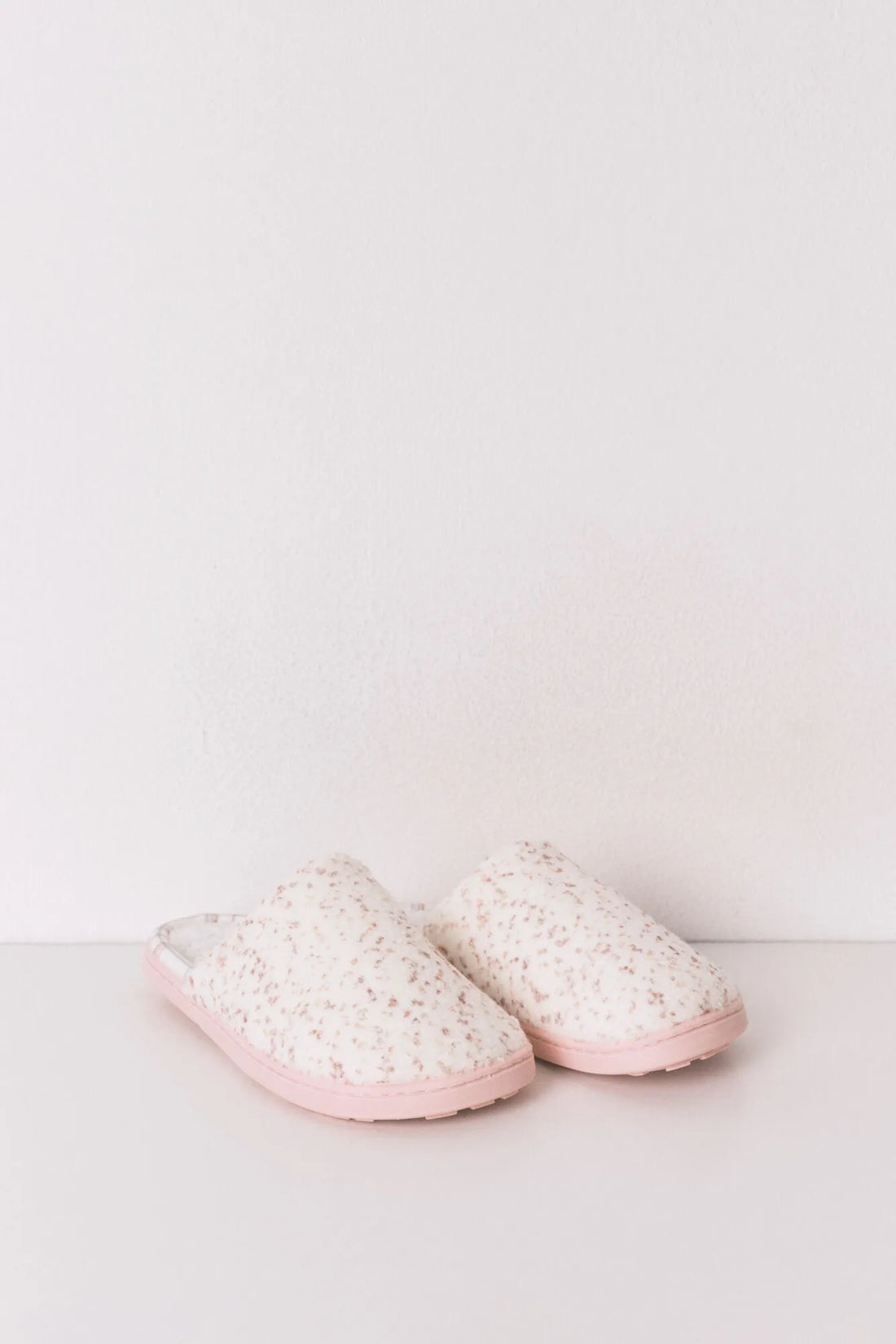 Women Secret_Pink_Stitch Pink Faux Shearling Slippers_4992595_71_01