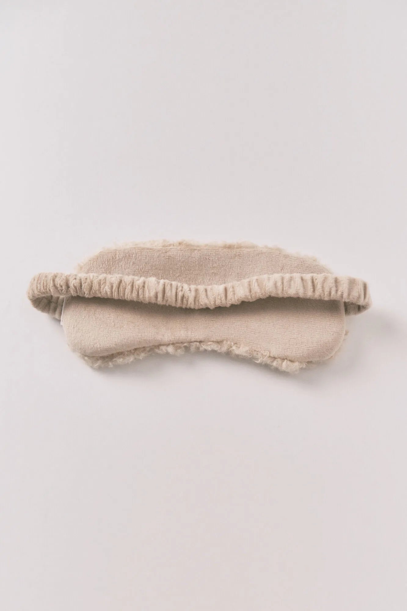 Women Secret_Ivory_Snoopy Faux Shearling Slippers and Eye Mask Gift Pack_4992597_96_04