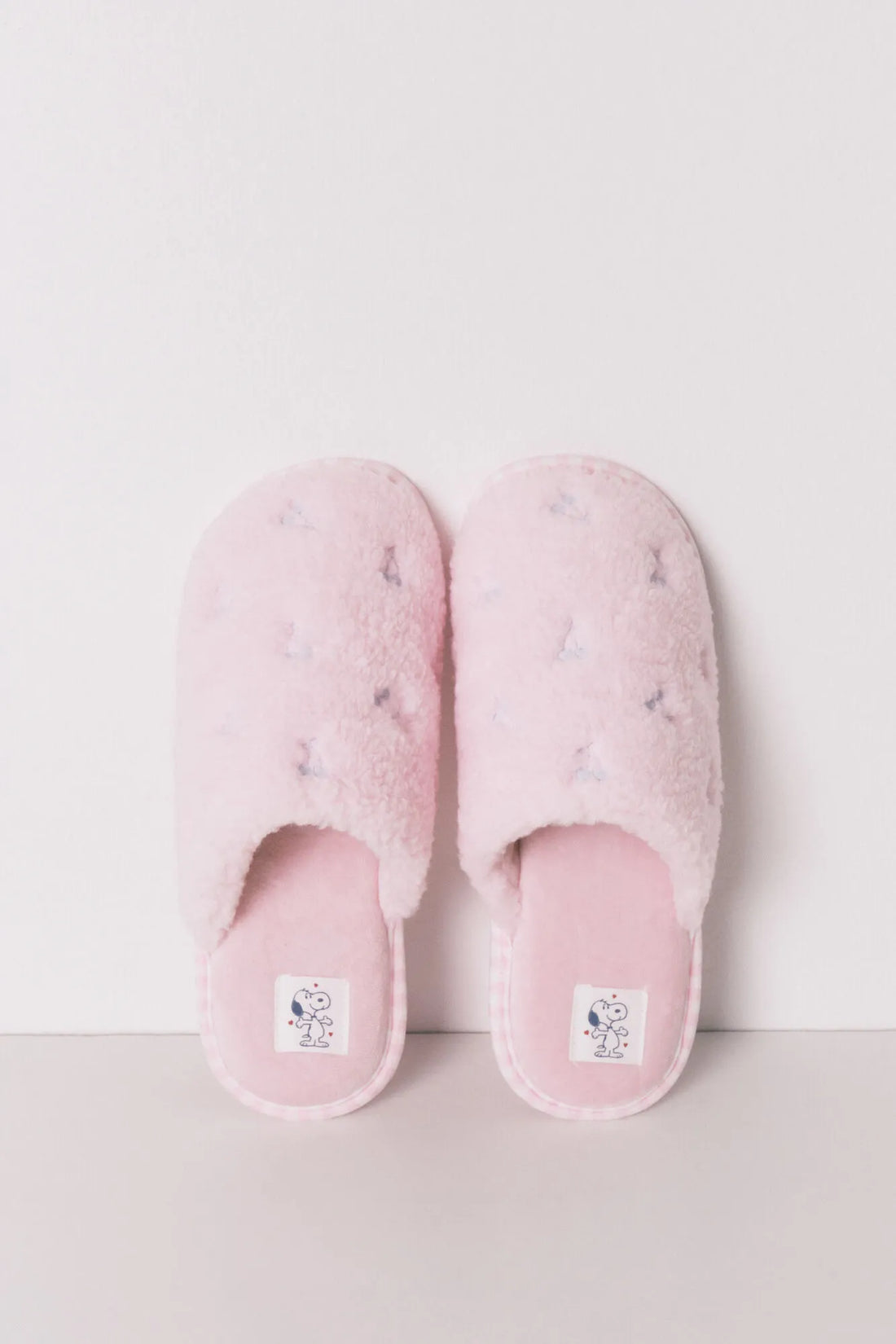 Women Secret_Pink_Faux Shearling Snoopy Slippers_4993684_70_02
