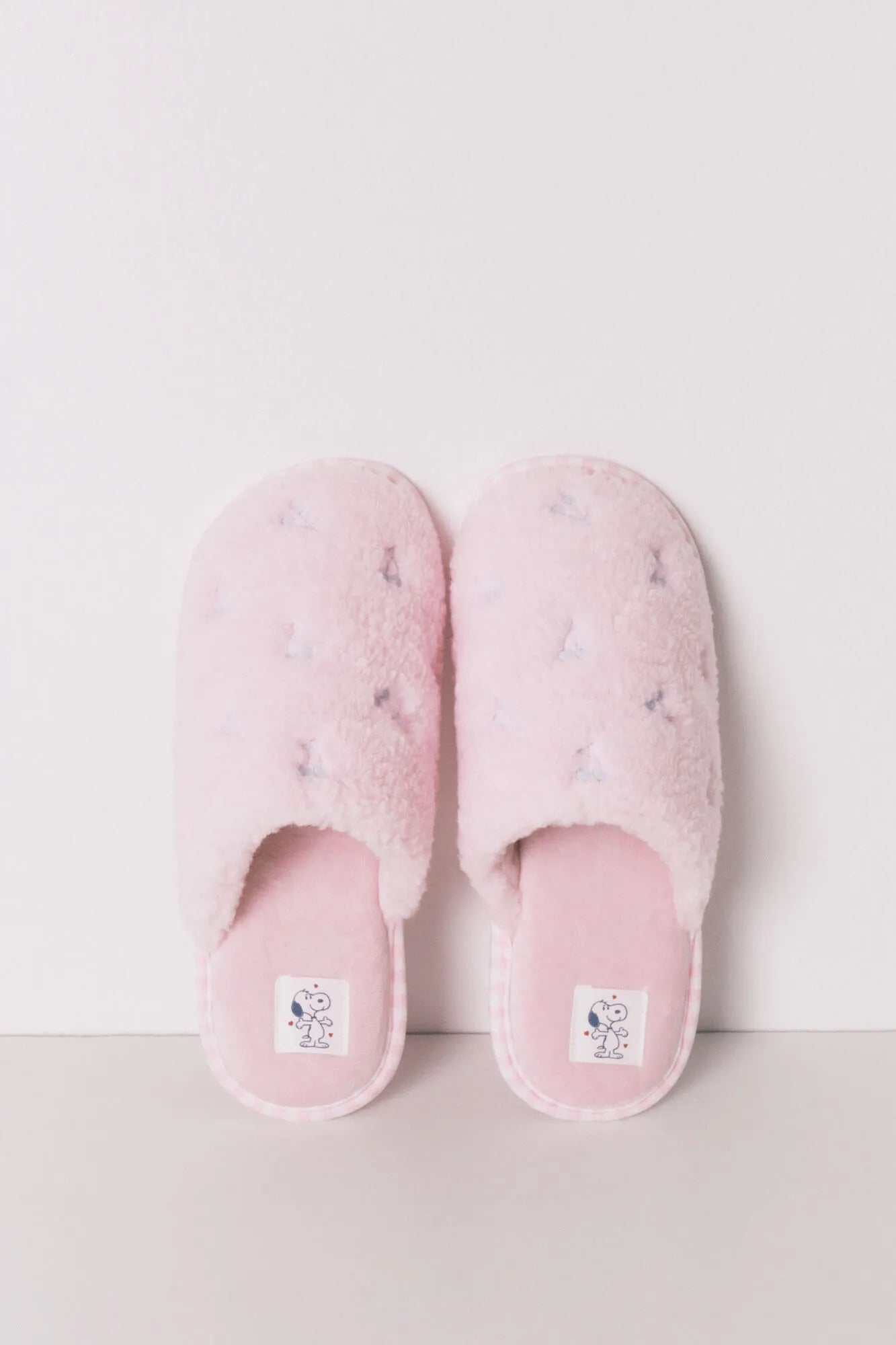 Women Secret_Pink_Faux Shearling Snoopy Slippers_4993684_70_02