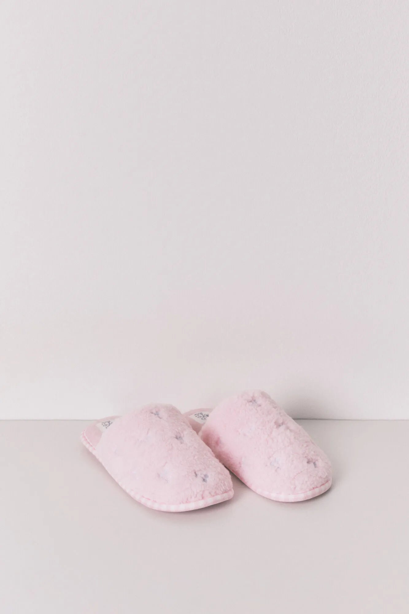 Women Secret_Pink_Faux Shearling Snoopy Slippers_4993684_70_04