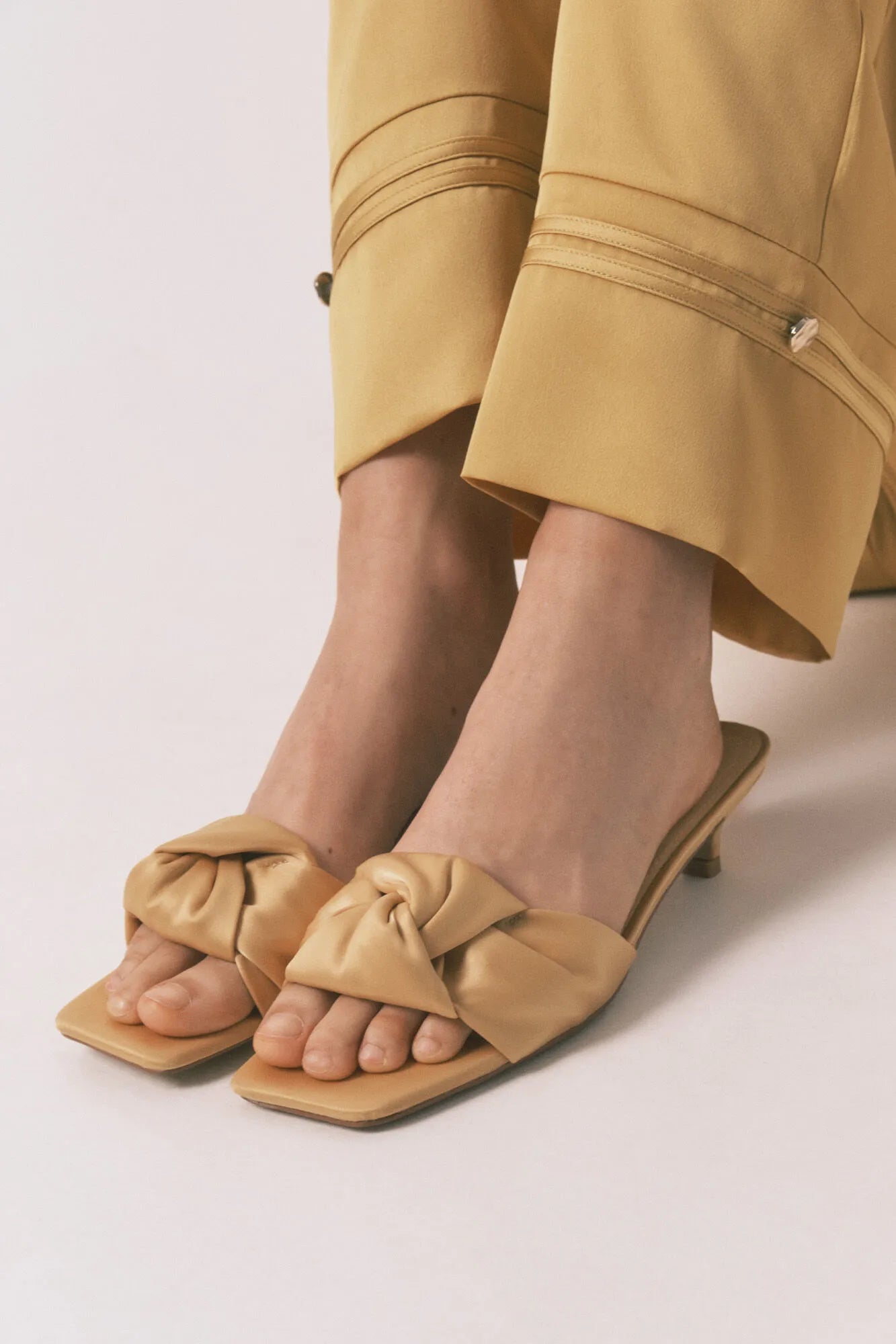 Women Secret_Gold/Mustard_Mustard Satin Kitten Heel Sandals_4993690_08_02