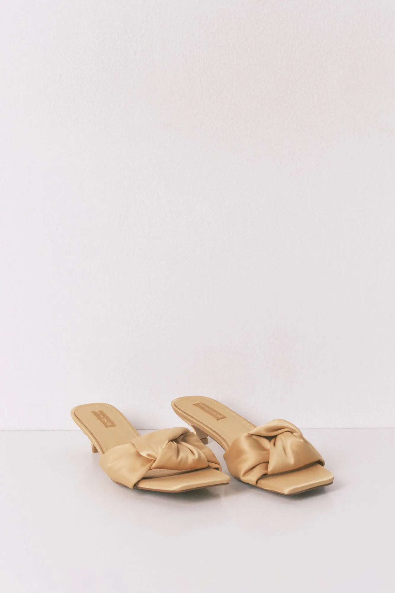 Women Secret_Gold/Mustard_Mustard Satin Kitten Heel Sandals_4993690_08_05