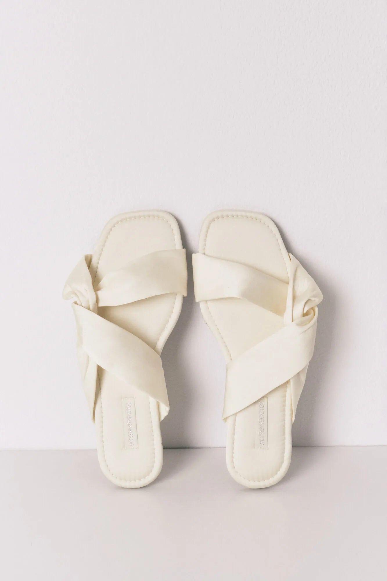 Women Secret_Yellow_Yellow Satin Knot Slippers_4993691_04_02