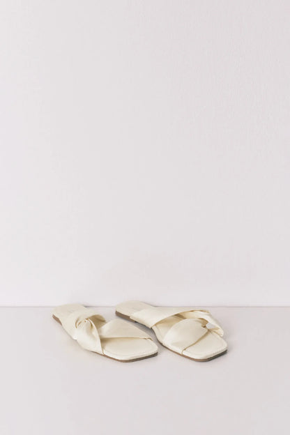 Women Secret_Yellow_Yellow Satin Knot Slippers_4993691_04_03