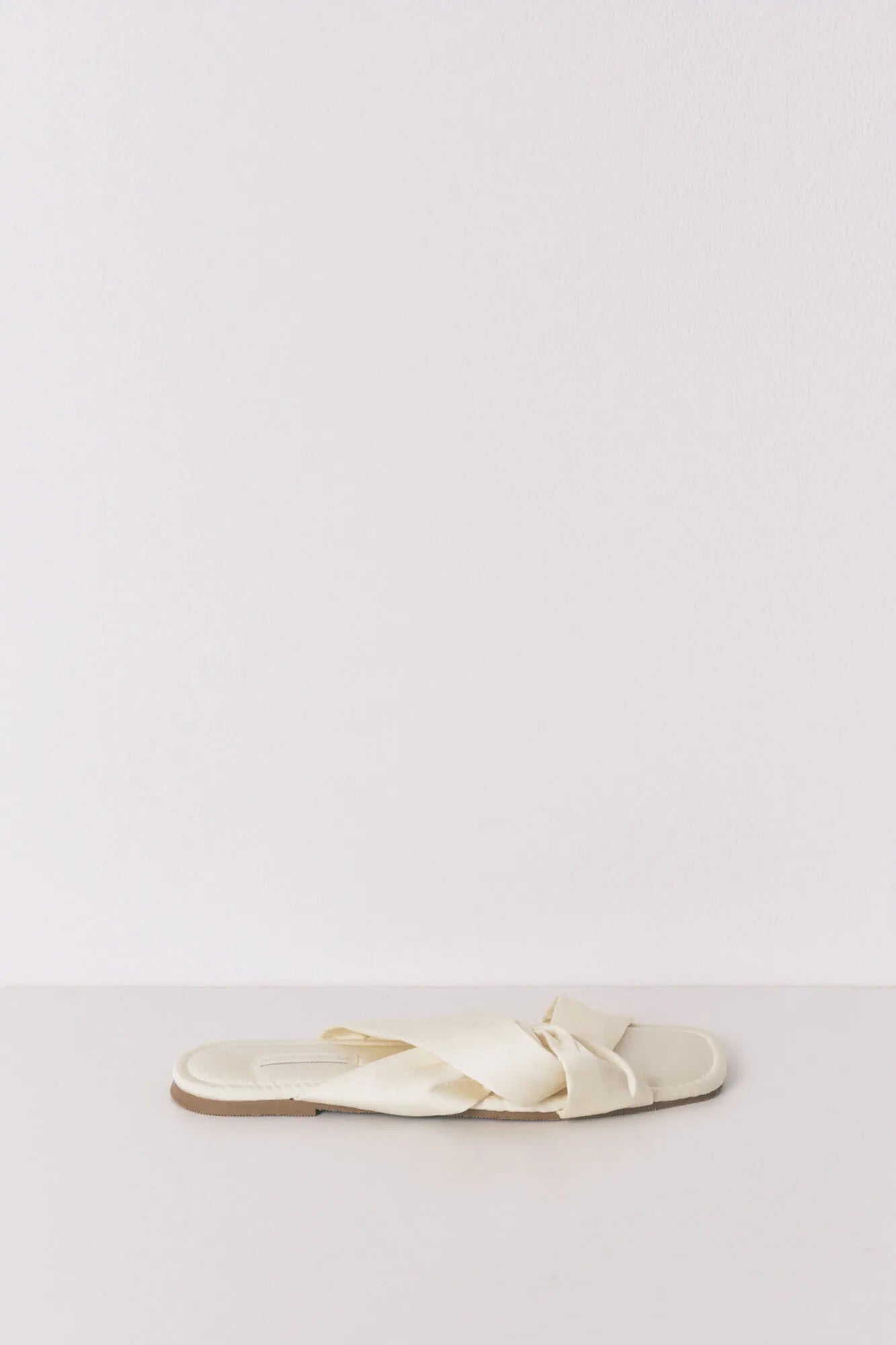 Women Secret_Yellow_Yellow Satin Knot Slippers_4993691_04_05