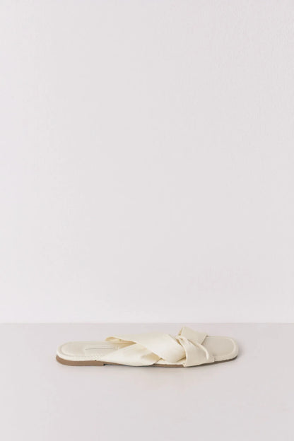 Women Secret_Yellow_Yellow Satin Knot Slippers_4993691_04_05