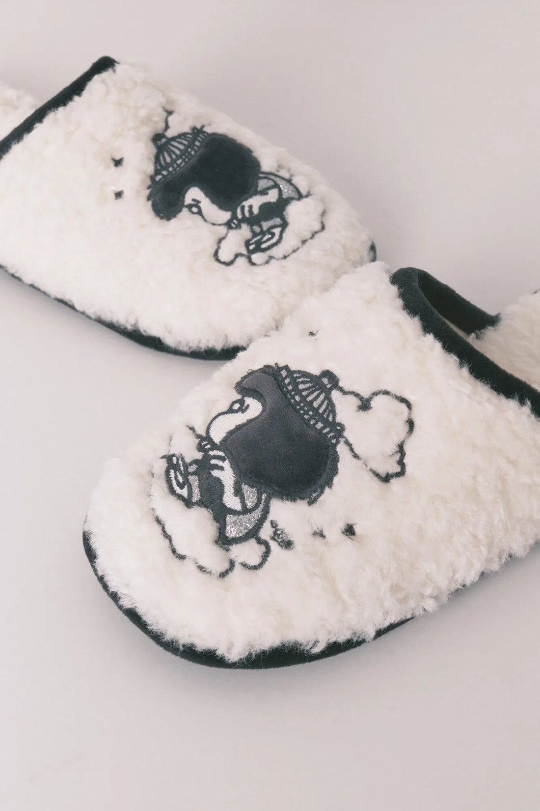 Women Secret_Ivory_Grey Faux Shearling Slippers Mafalda_4993693_96_01