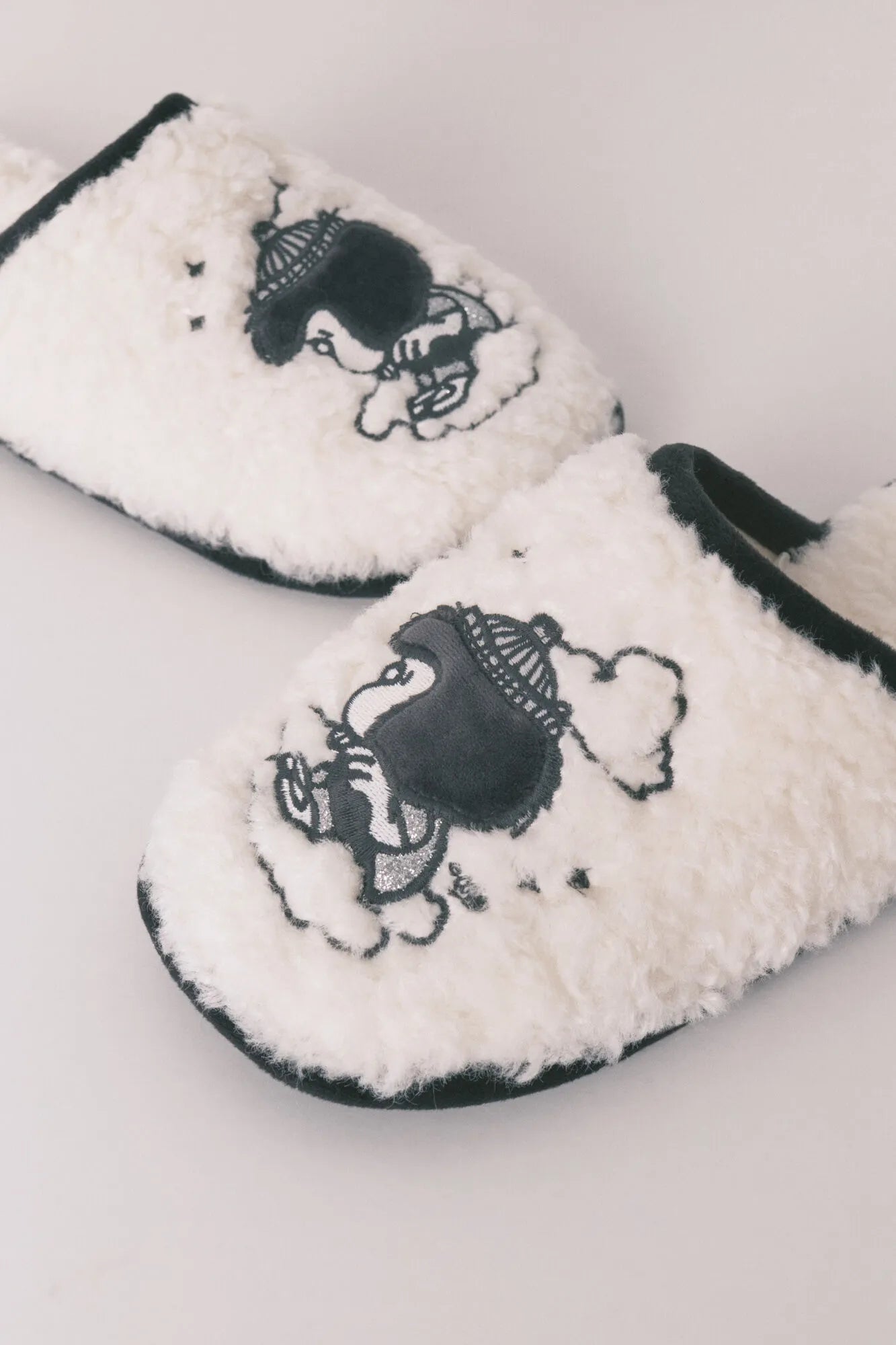 Women Secret_Ivory_Grey Faux Shearling Slippers Mafalda_4993693_96_01