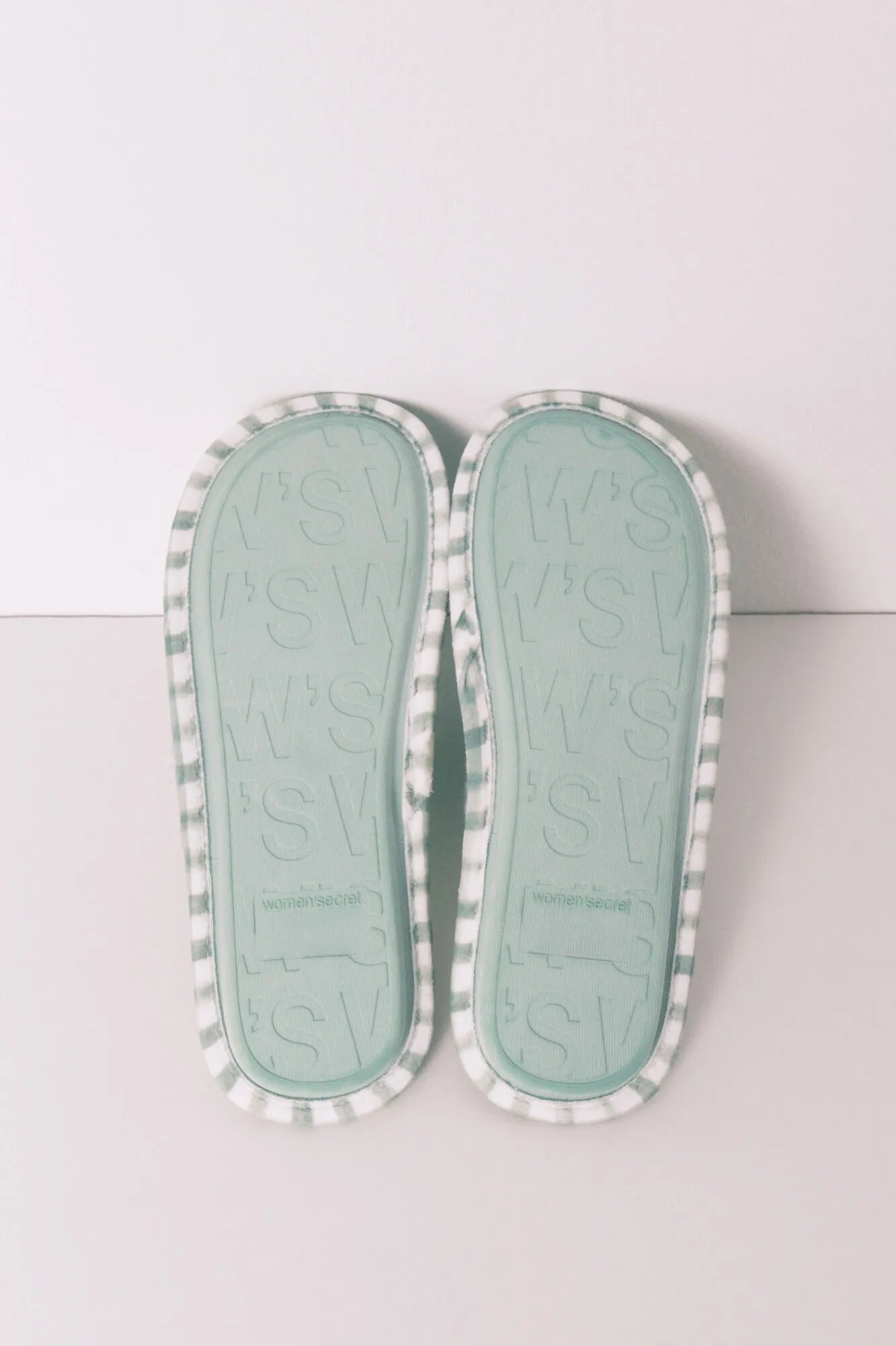 Women Secret_Green_Green Faux Shearling Plaid Slippers_4993700_28_04