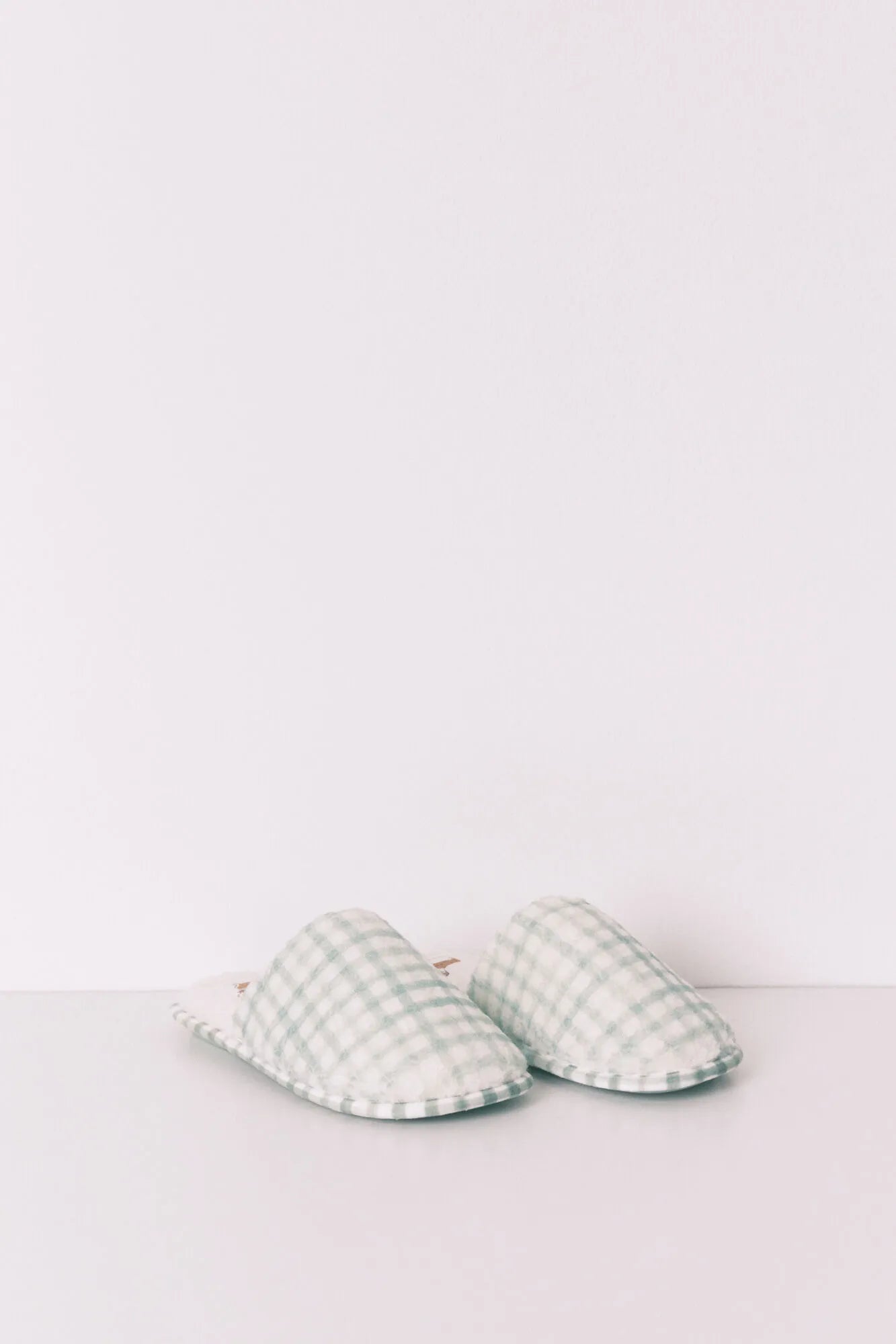 Women Secret_Green_Green Faux Shearling Plaid Slippers_4993700_28_05
