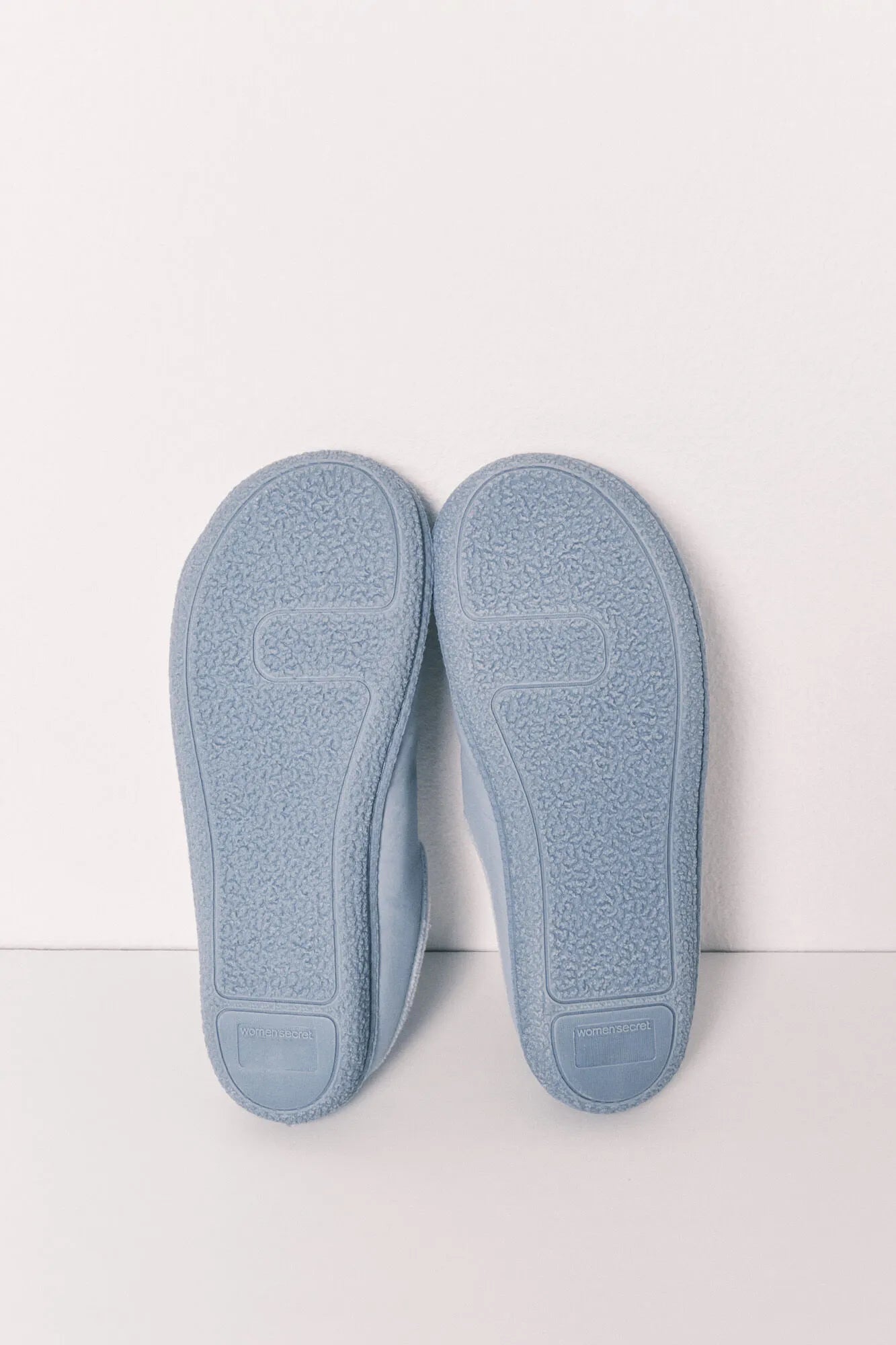 Women Secret_Light Blue_Blue Puffer Slippers_4993703_18_03