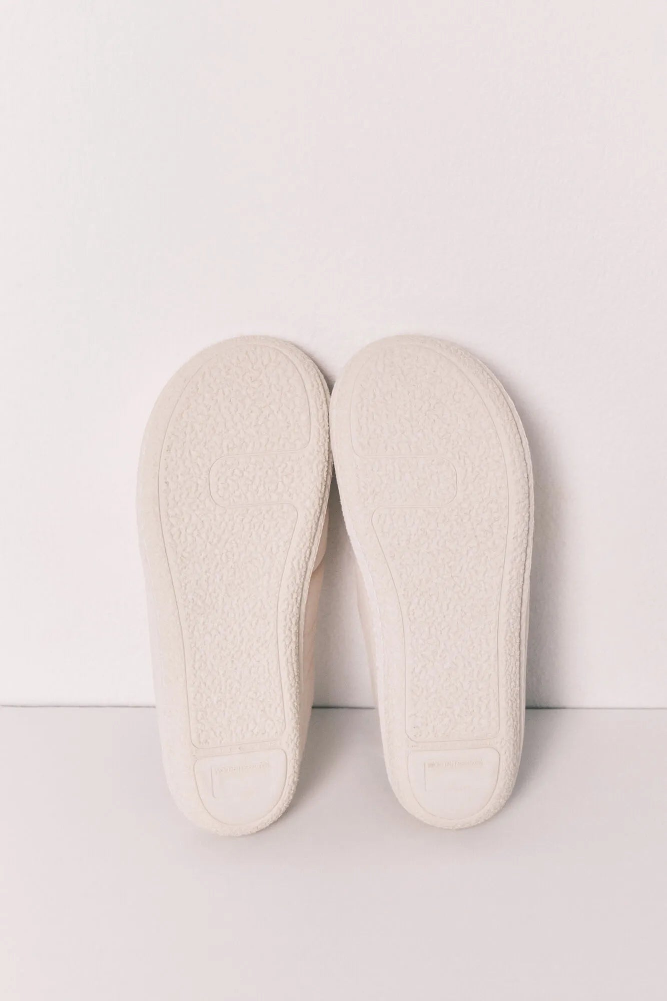 Women Secret_Ivory_White Puffer Slippers_4993704_96_05
