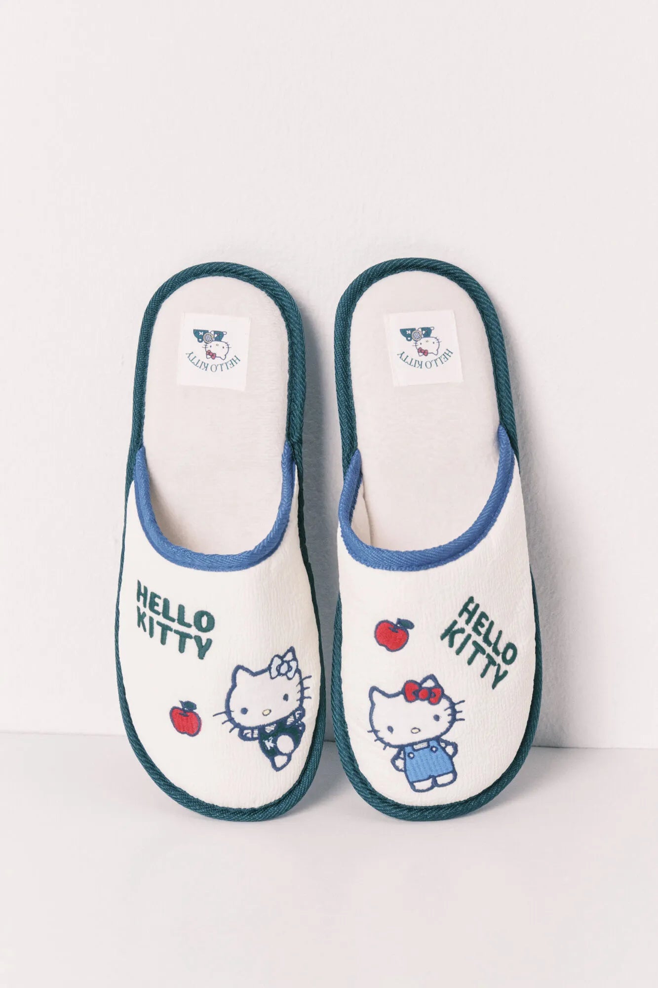 Women Secret Ivory Women Slippers Hello Kitty SKU: 4993711_96 Image 02