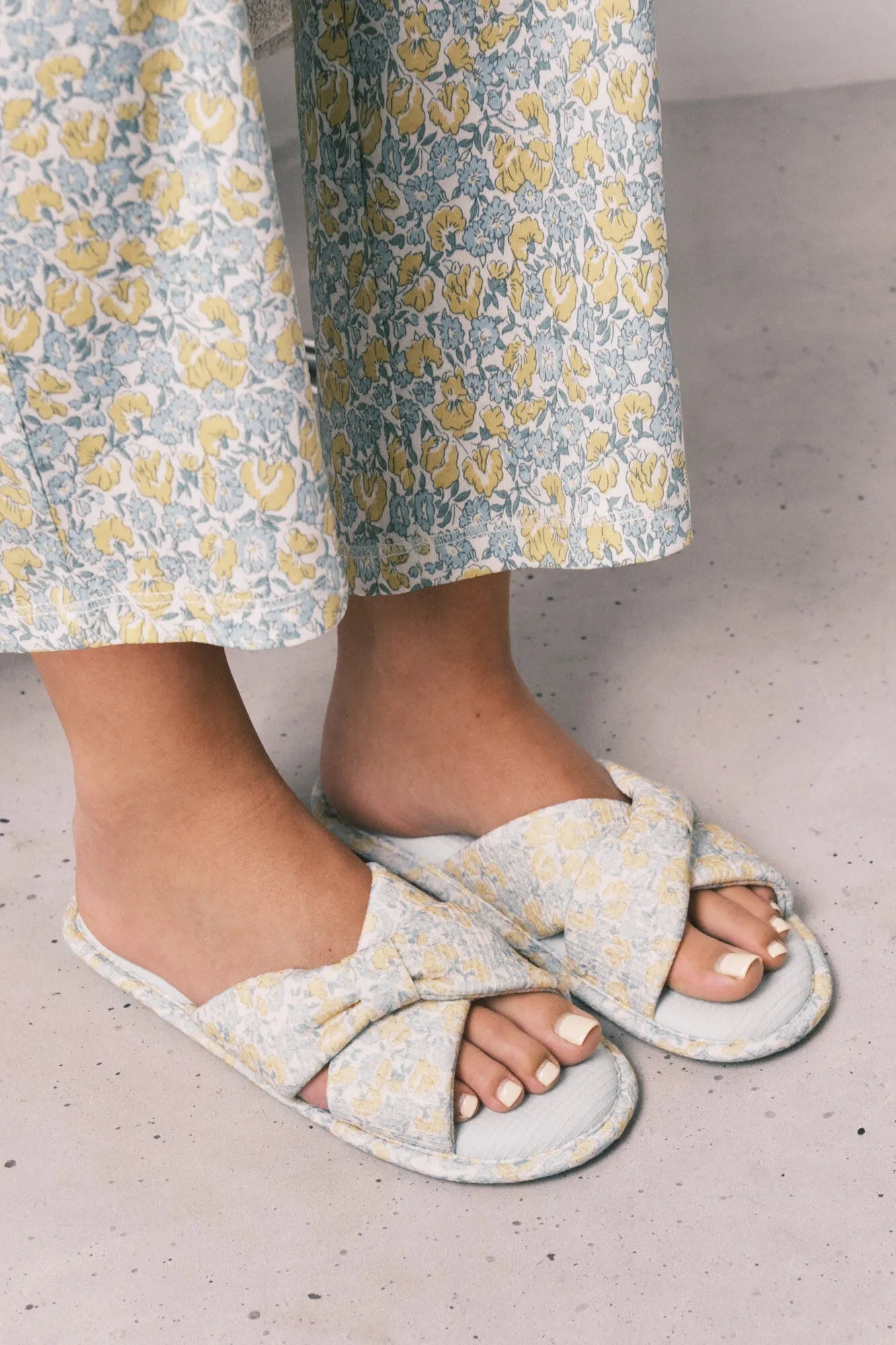 Women Secret Yellow Print Women Floral Knot Slippers SKU: 4993720_09 Image 01